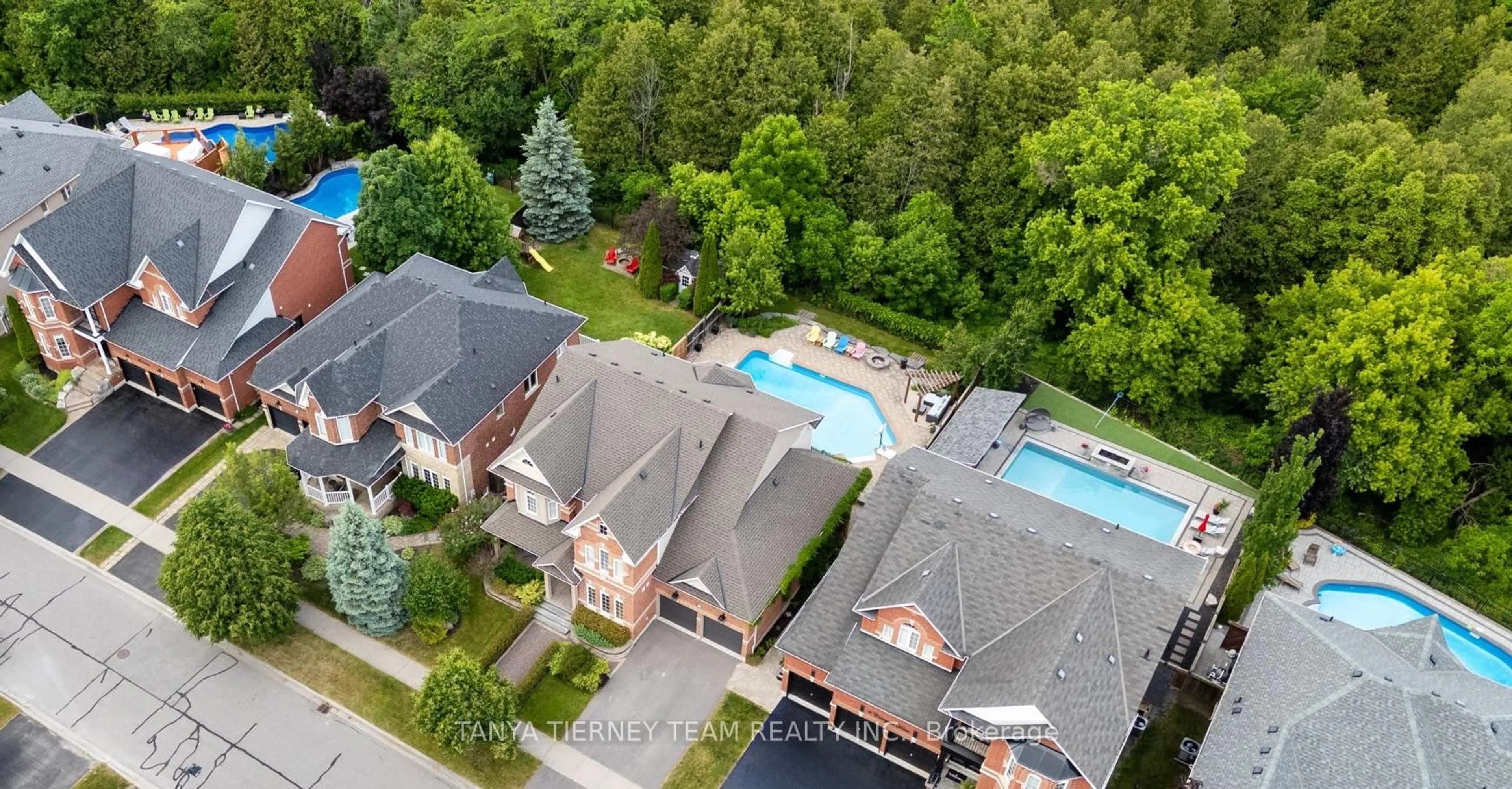 A pic from outside/outdoor area/front of a property/back of a property/a pic from drone, city buildings view from balcony for 11 Covington Dr, Whitby Ontario L1M 2K6