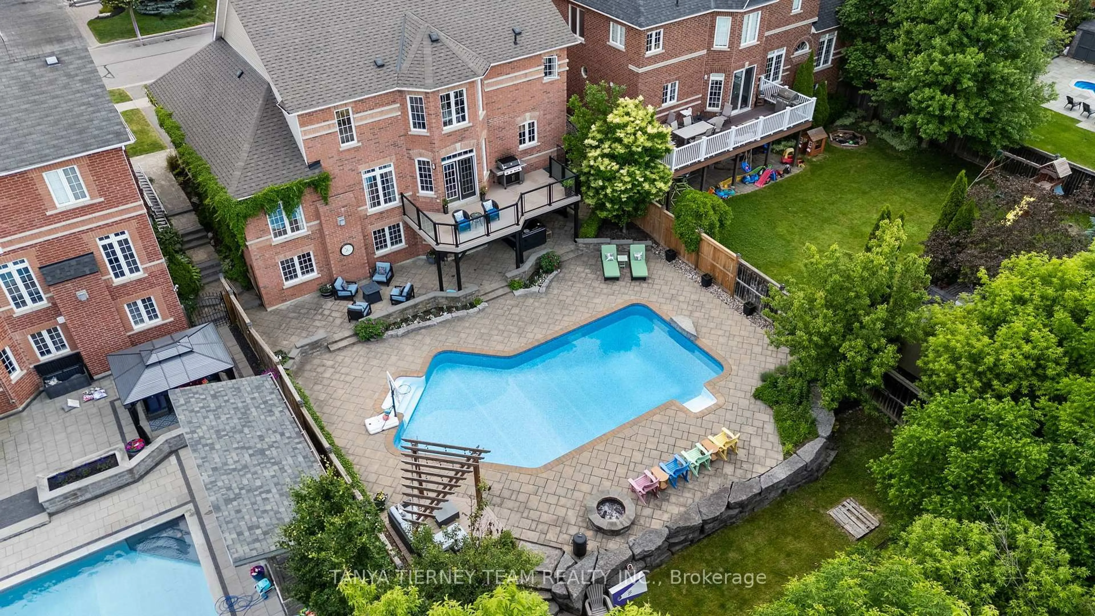 Pool for 11 Covington Dr, Whitby Ontario L1M 2K6