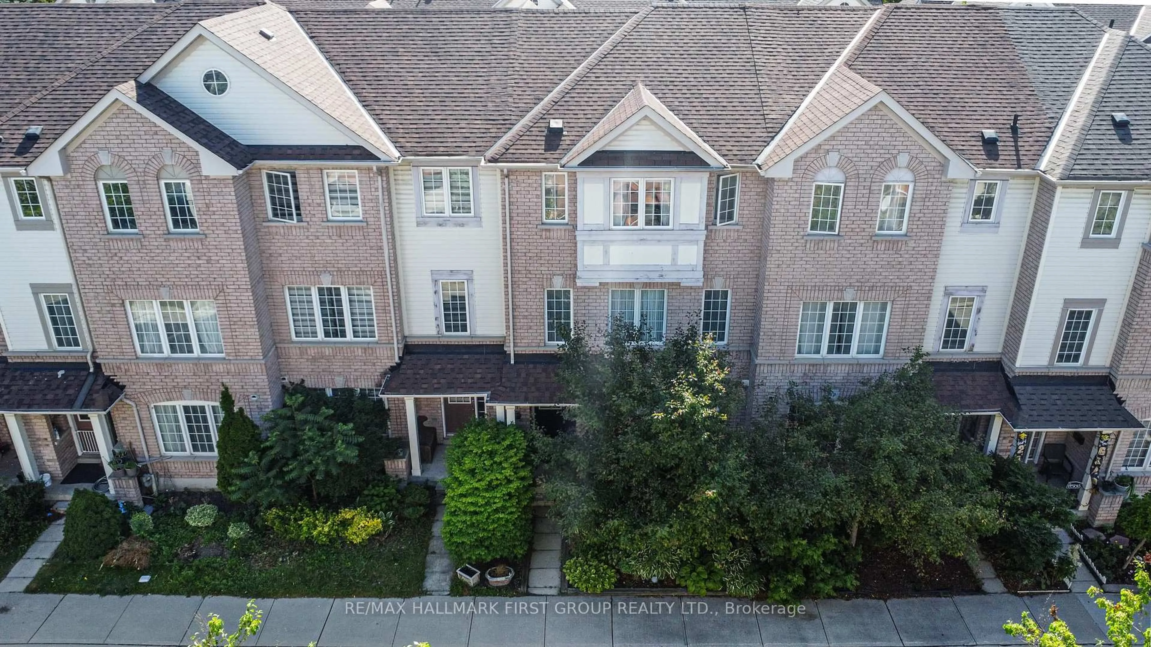 A pic from outside/outdoor area/front of a property/back of a property/a pic from drone, unknown for 1850 Kingston Rd #67, Pickering Ontario L1V 0A2