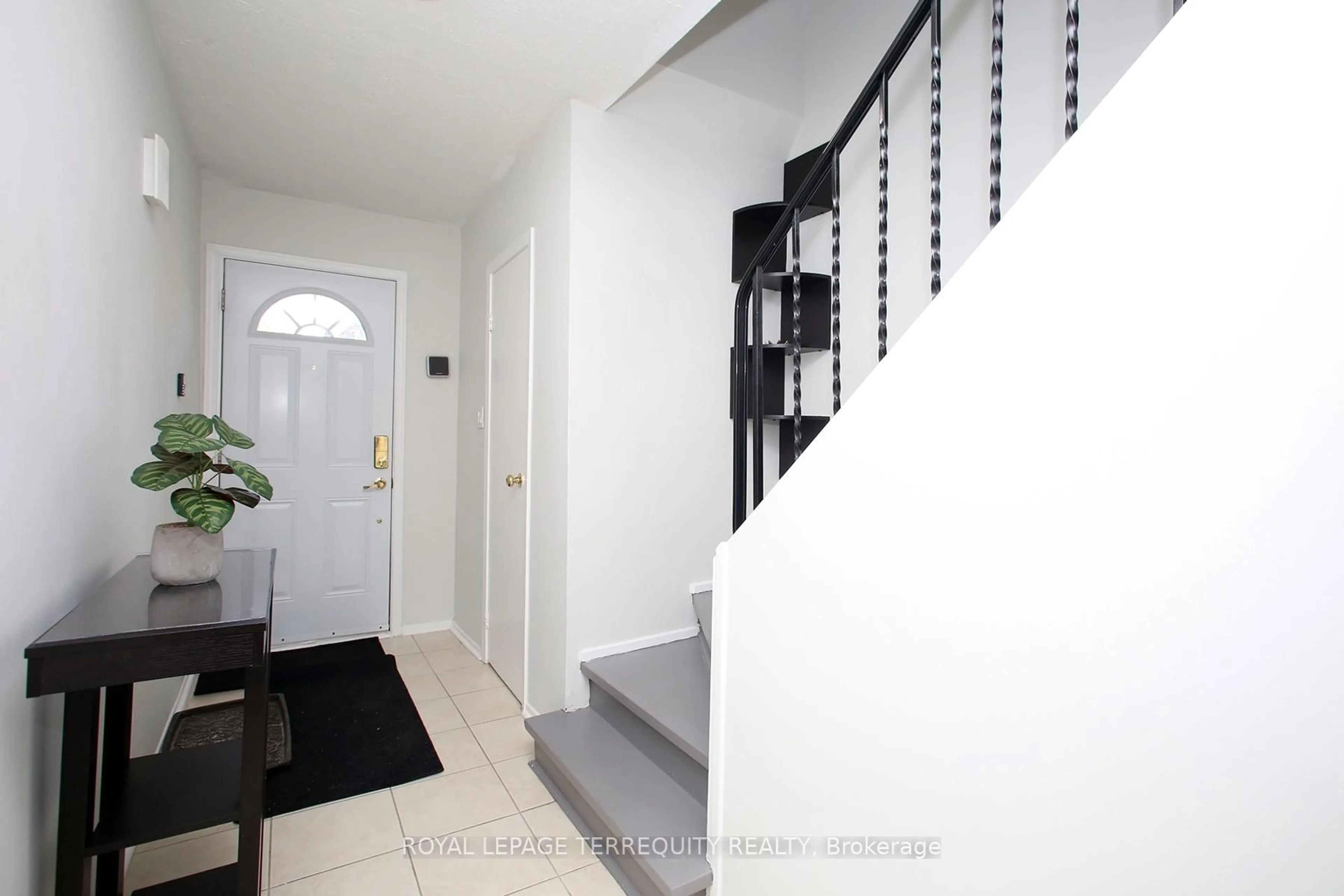 Indoor entryway for 139 Huntingdale Blvd, Toronto Ontario M1W 1T2