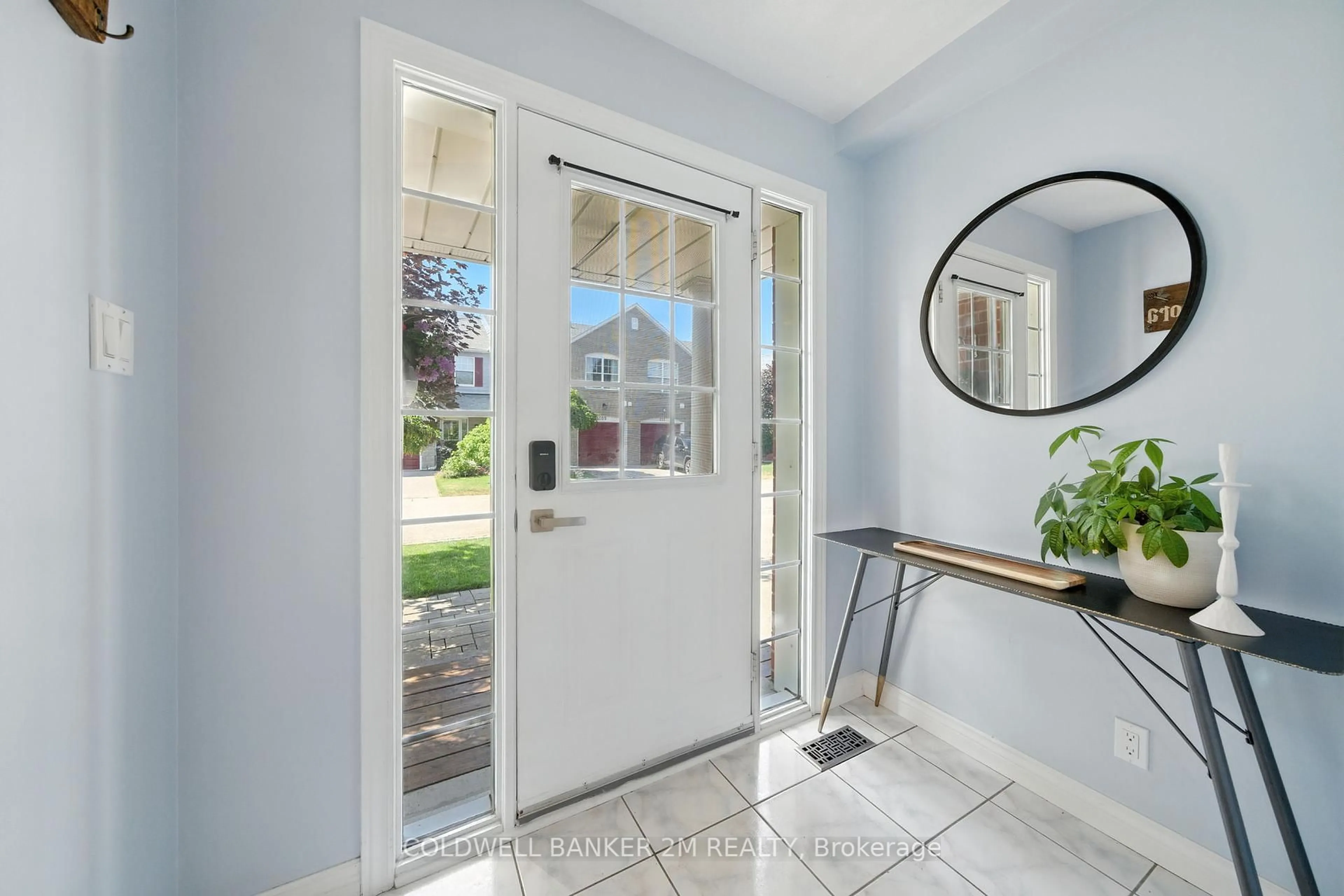 Indoor entryway for 2800 Courtice Rd #36, Clarington Ontario L1E 2M6