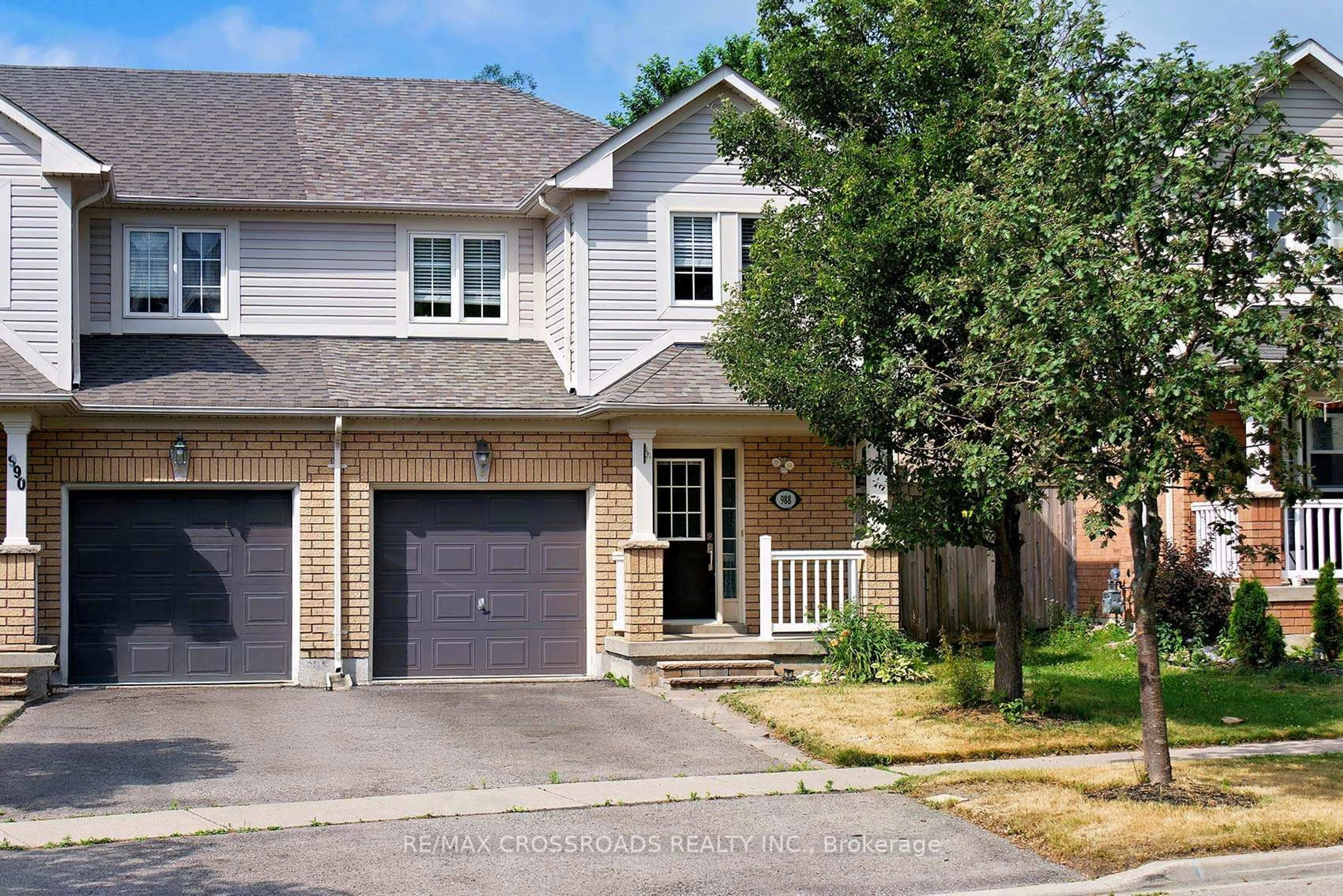 Home with brick exterior material, street for 988 Southport Dr, Oshawa Ontario L1H 8A3