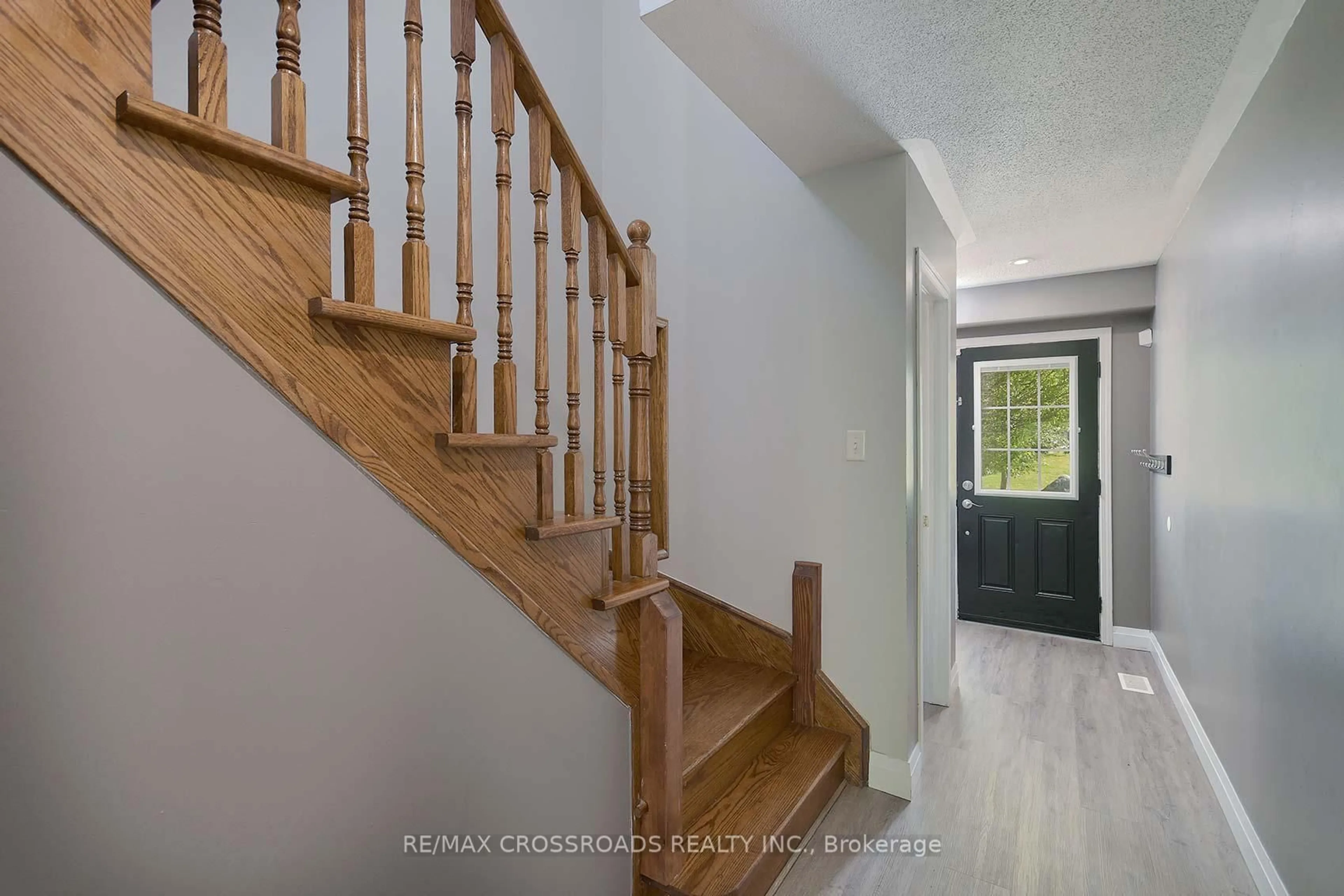 Unknown for 988 Southport Dr, Oshawa Ontario L1H 8A3