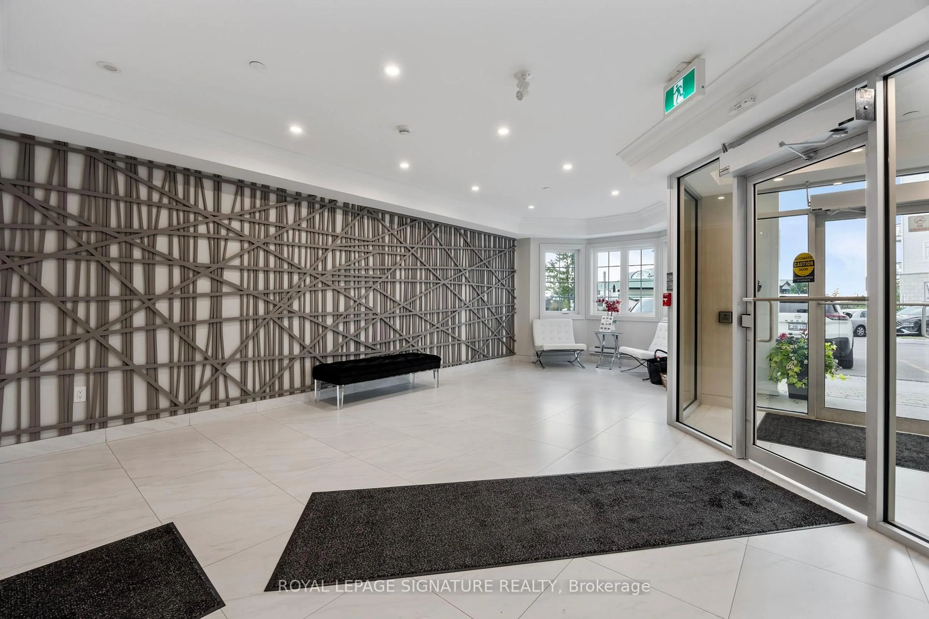 Indoor foyer for 70 Shipway Ave #414, Clarington Ontario L1B 0B6