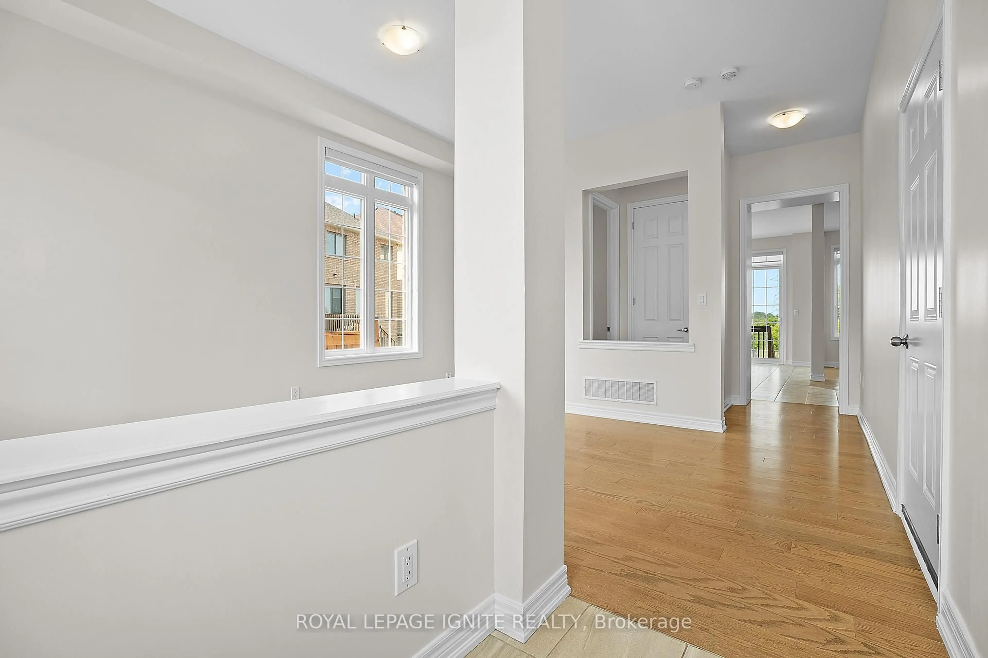 Indoor entryway for 2592 Craftsman Dr, Oshawa Ontario L1L 0R4
