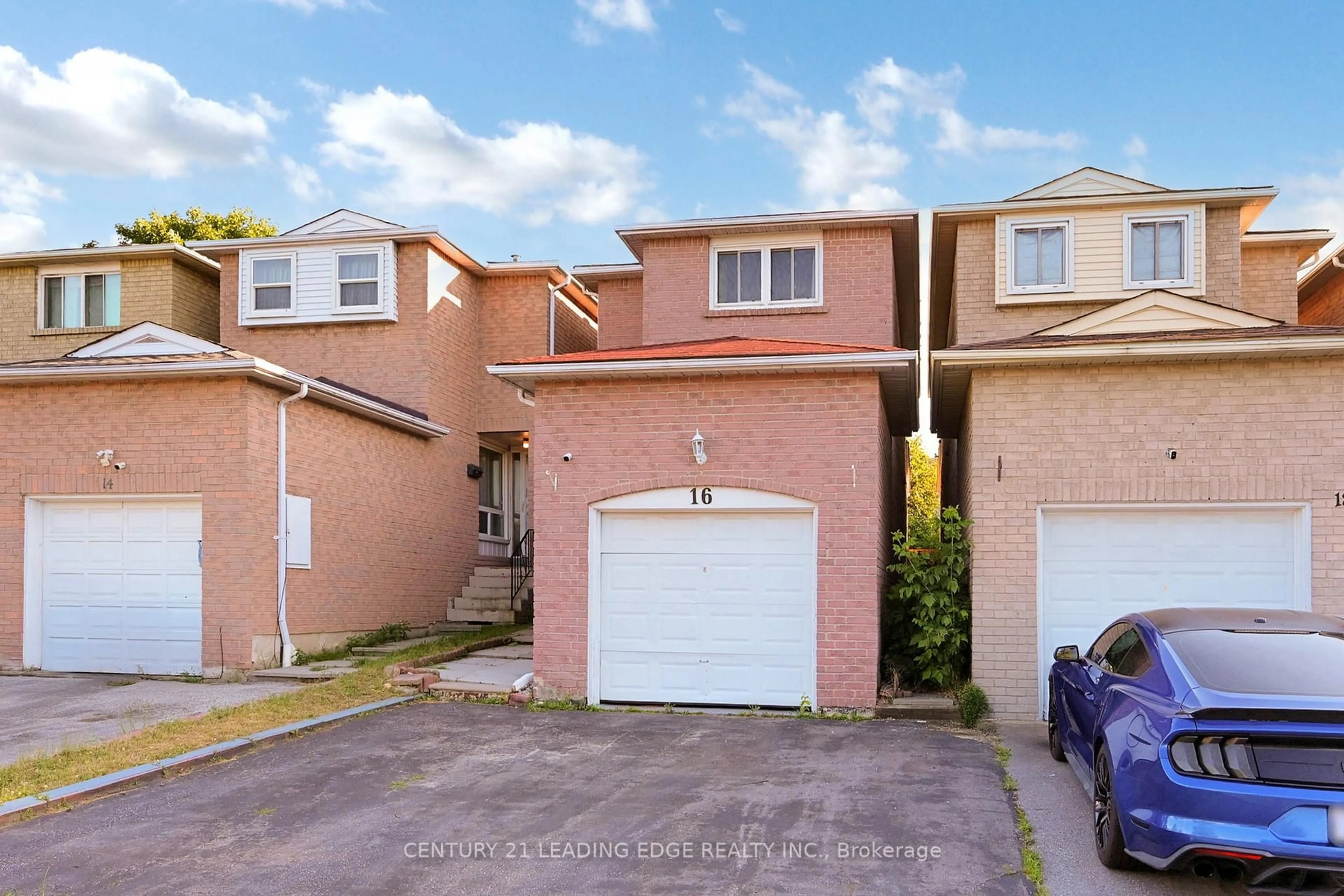 A pic from outside/outdoor area/front of a property/back of a property/a pic from drone, street for 16 Chad Cres, Toronto Ontario M1B 2Z6