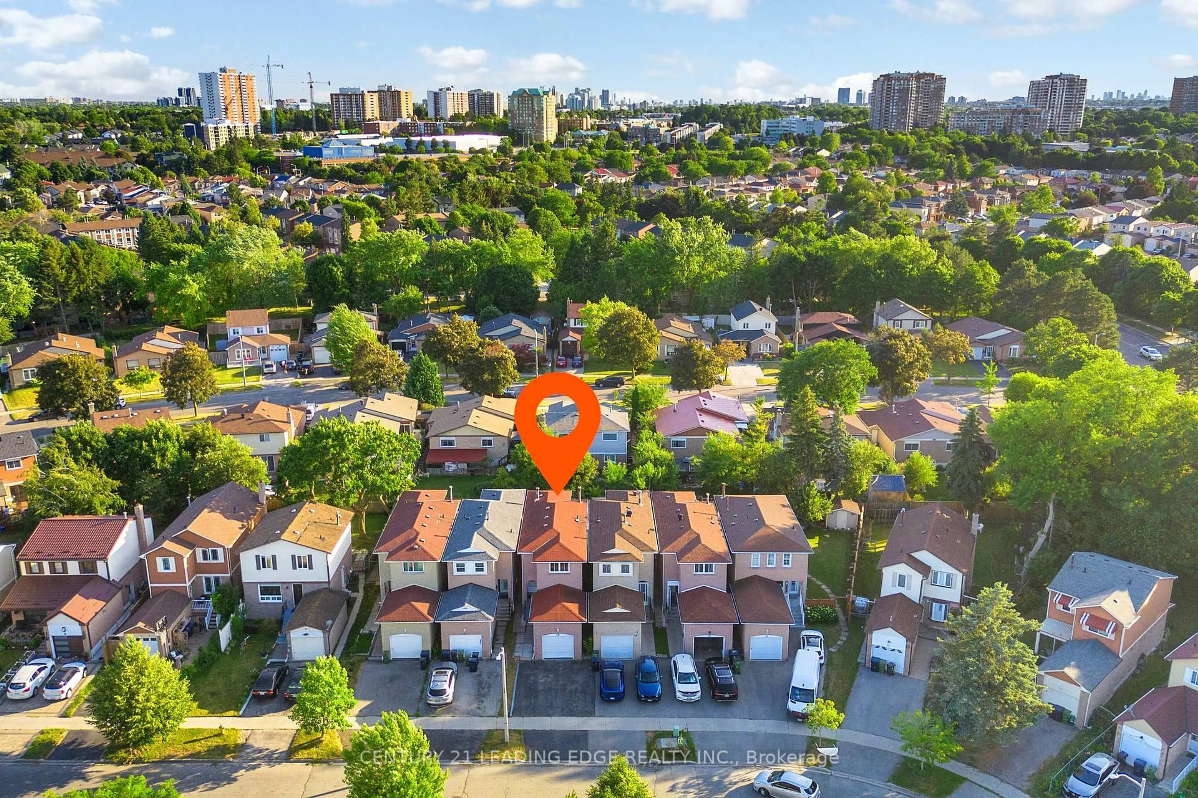 A pic from outside/outdoor area/front of a property/back of a property/a pic from drone, street for 16 Chad Cres, Toronto Ontario M1B 2Z6