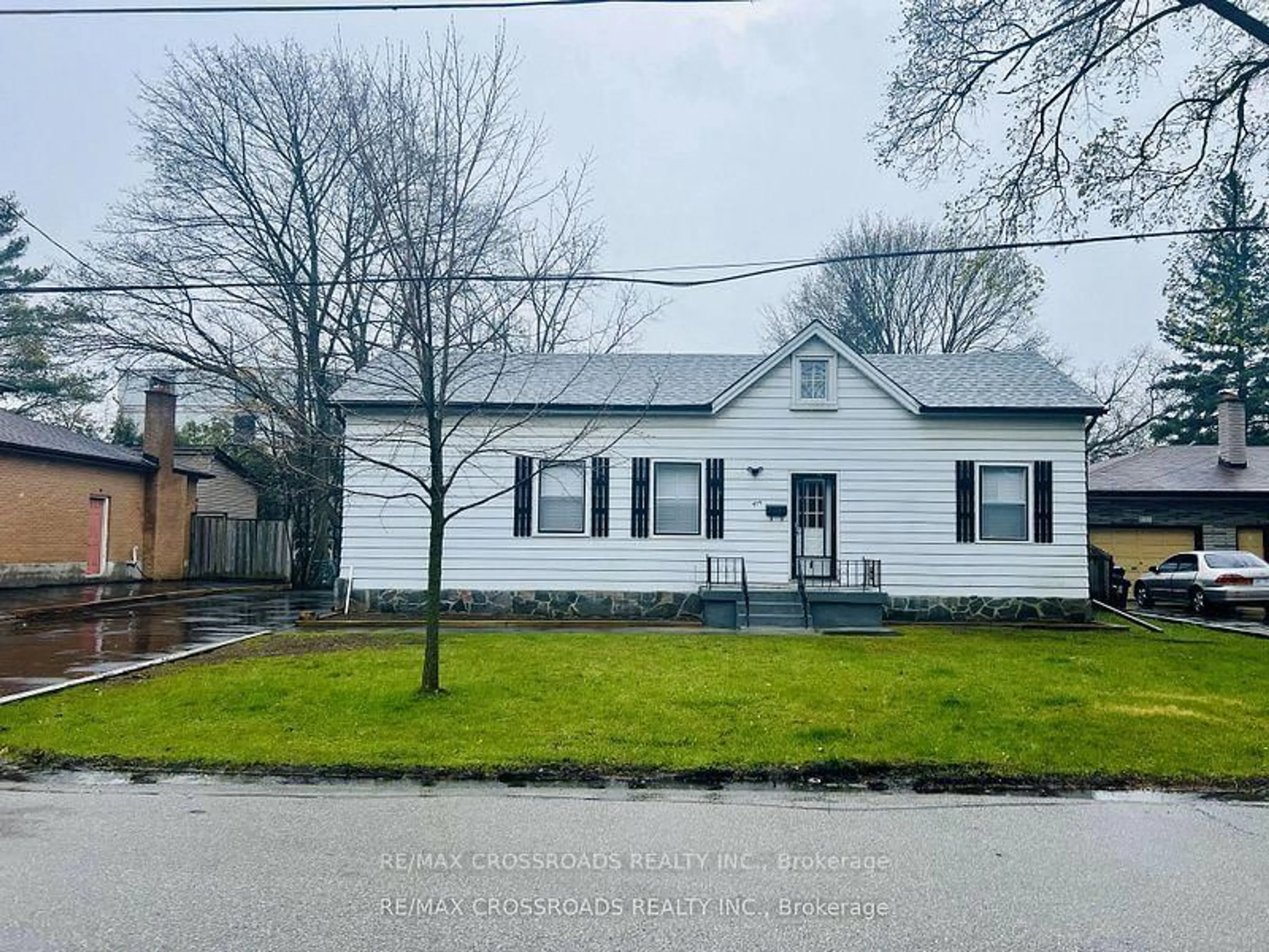 A pic from outside/outdoor area/front of a property/back of a property/a pic from drone, street for 474 Manse Rd, Toronto Ontario M1E 3V8