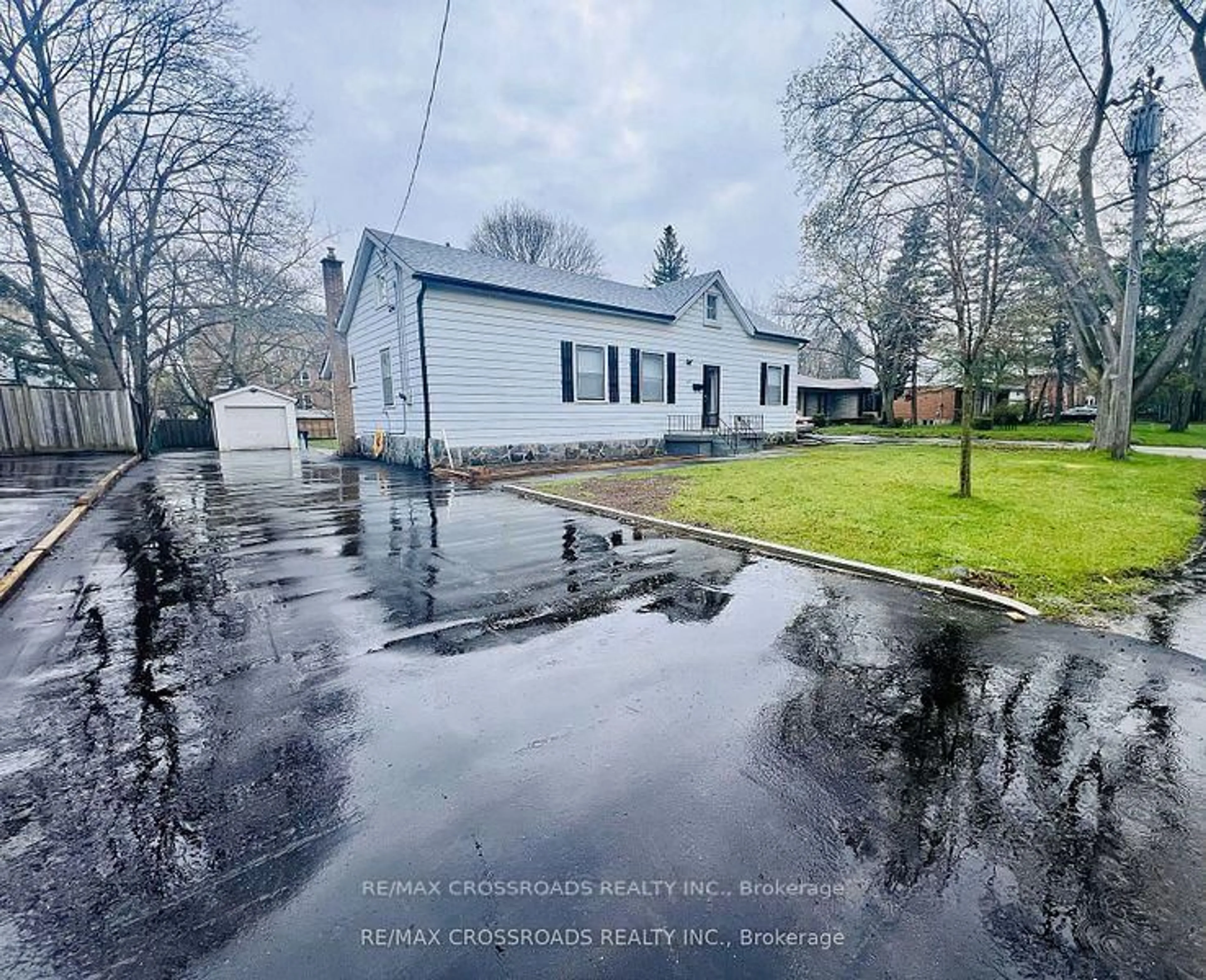 A pic from outside/outdoor area/front of a property/back of a property/a pic from drone, street for 474 Manse Rd, Toronto Ontario M1E 3V8