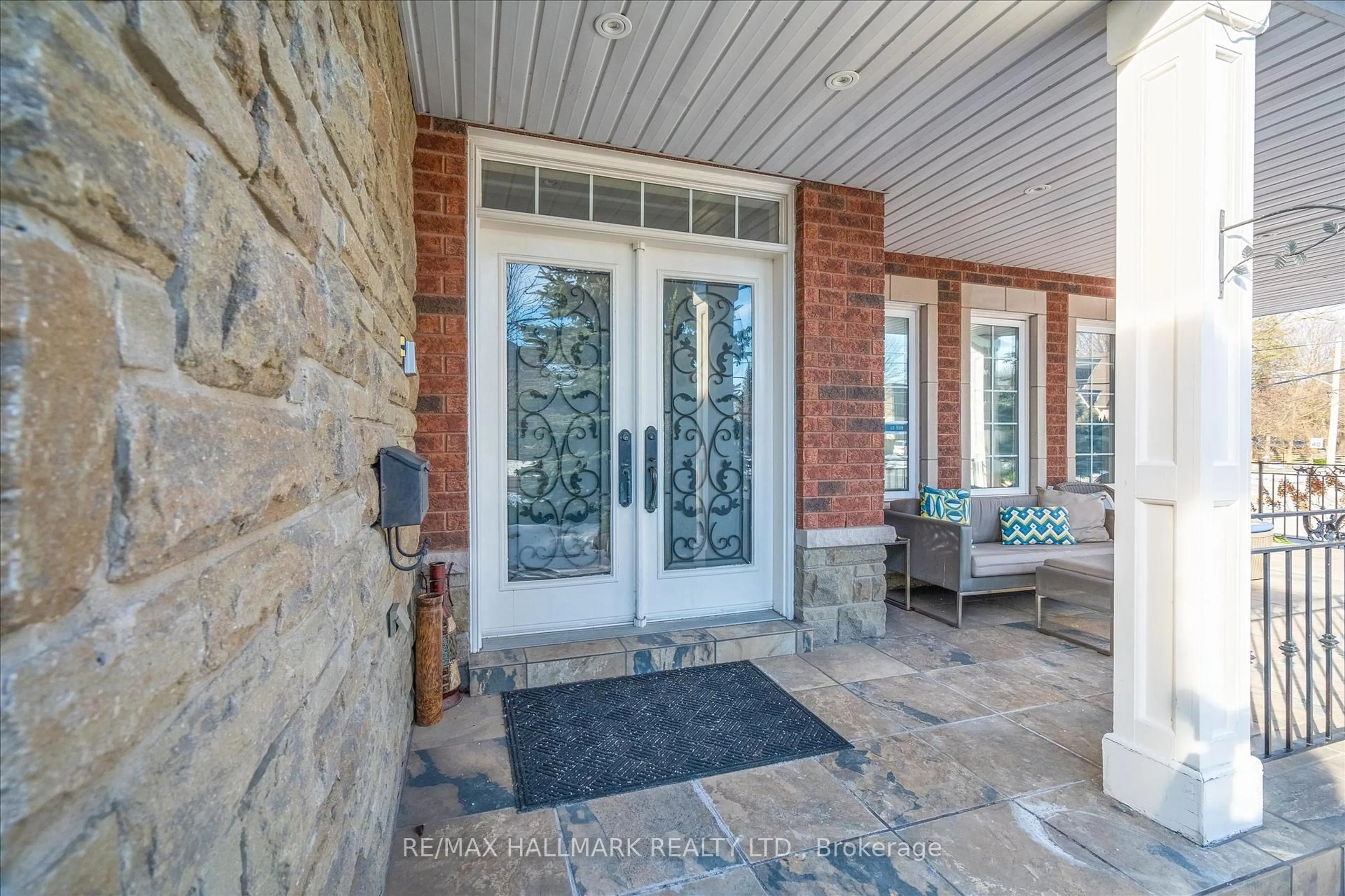 Indoor entryway for 92 Hill Cres, Toronto Ontario M1M 1J6