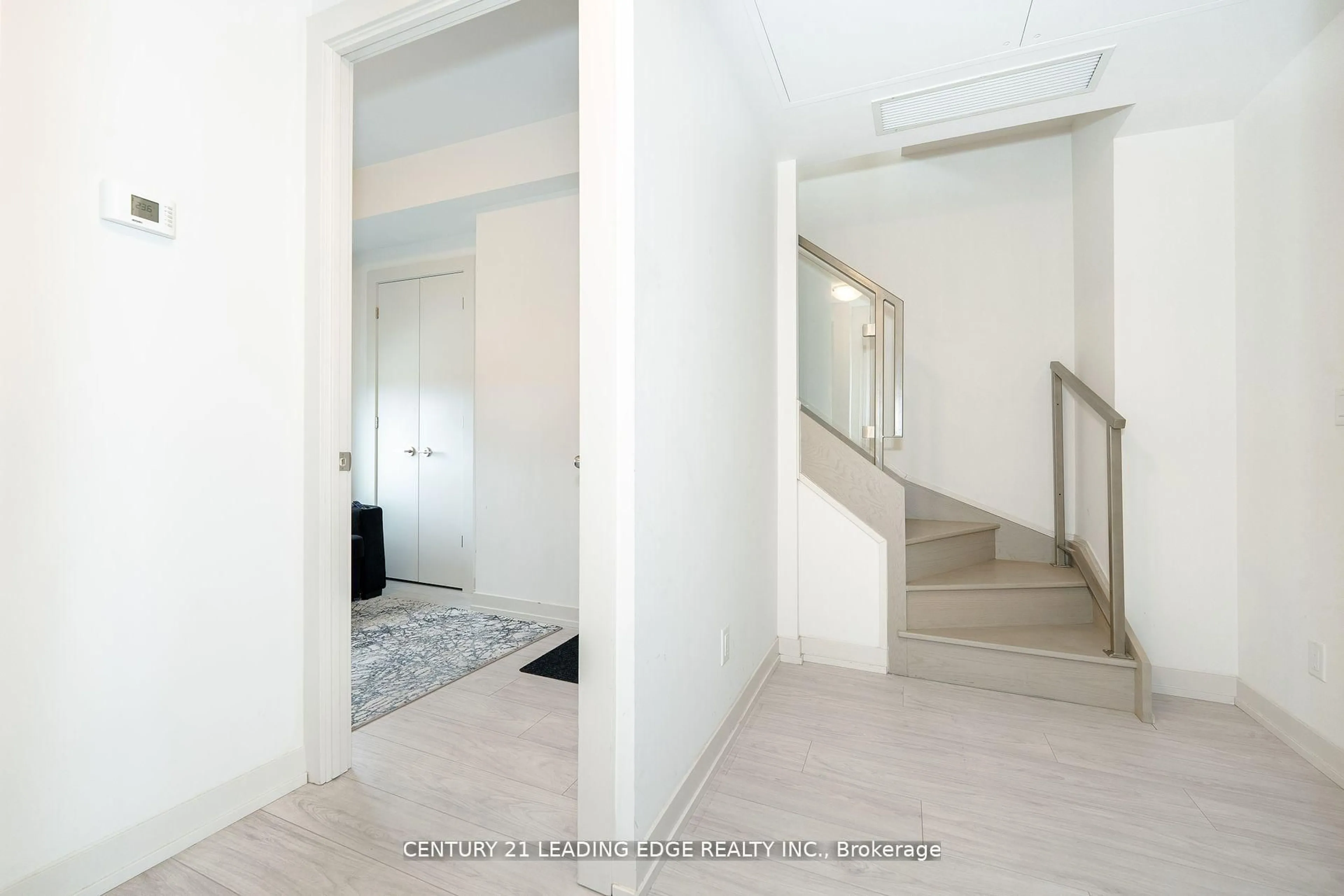Indoor foyer for 90 Glen Everest Rd #1003, Toronto Ontario M1N 0C3