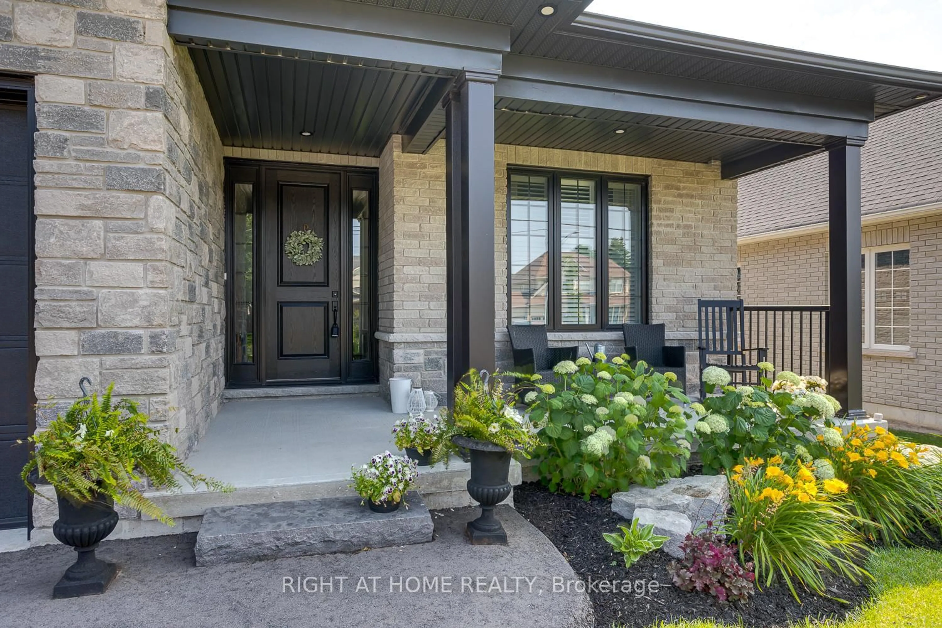 Indoor entryway for 3307 Trulls Rd, Clarington Ontario L1E 2L2