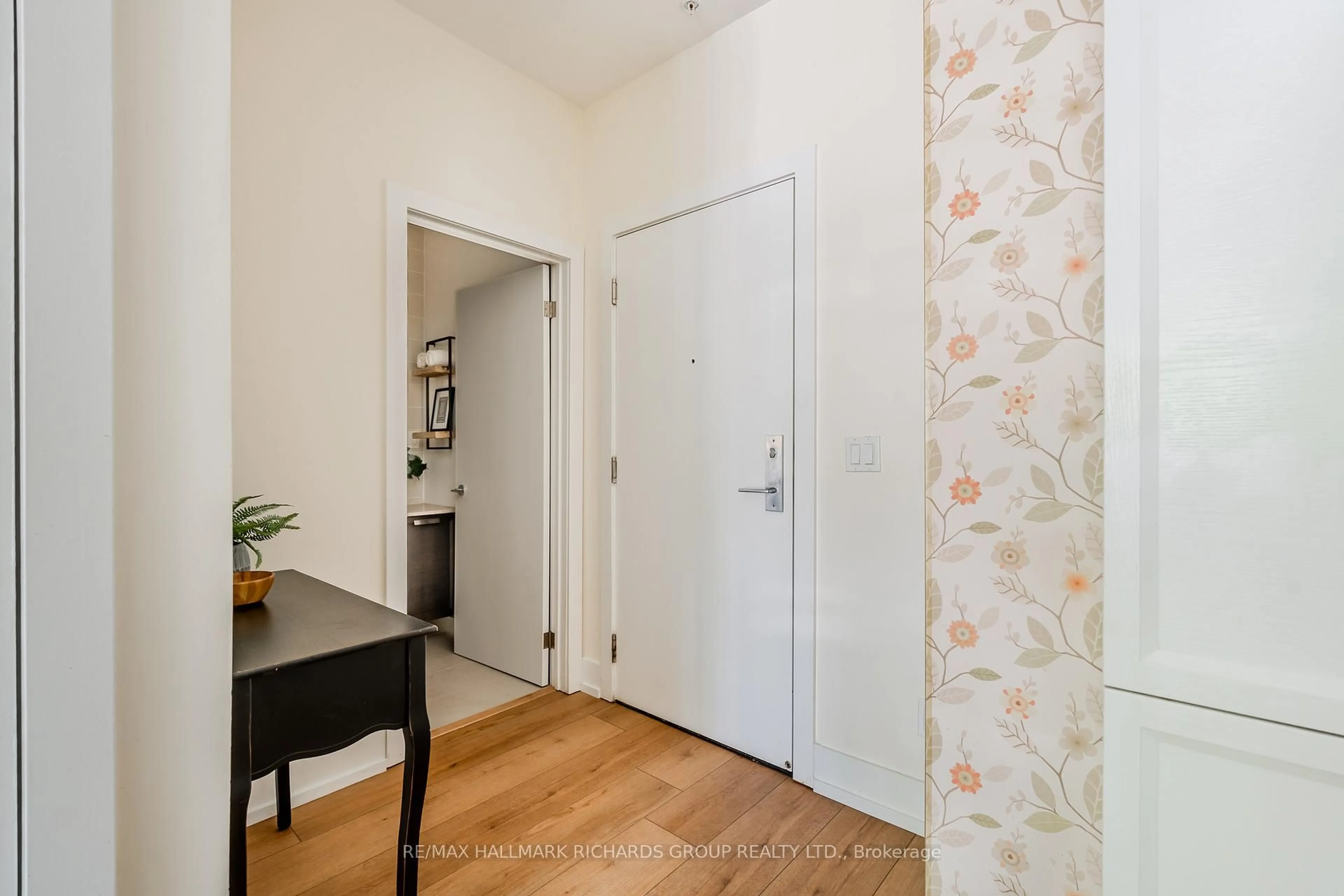 Indoor entryway for 66 Kippendavie Ave #215, Toronto Ontario M4L 0A4