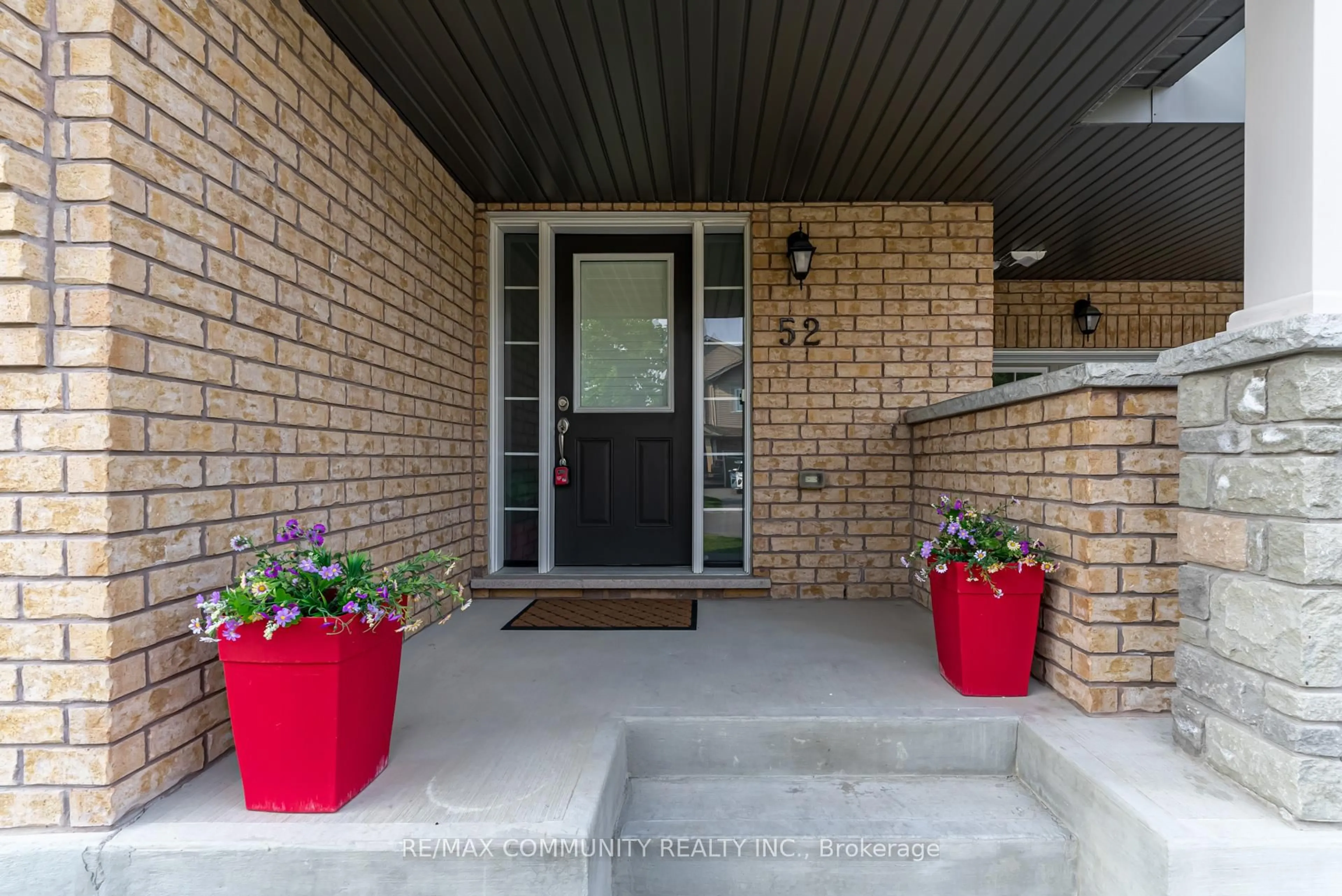 Indoor entryway for 52 Nearco Cres, Oshawa Ontario L1L 0J4
