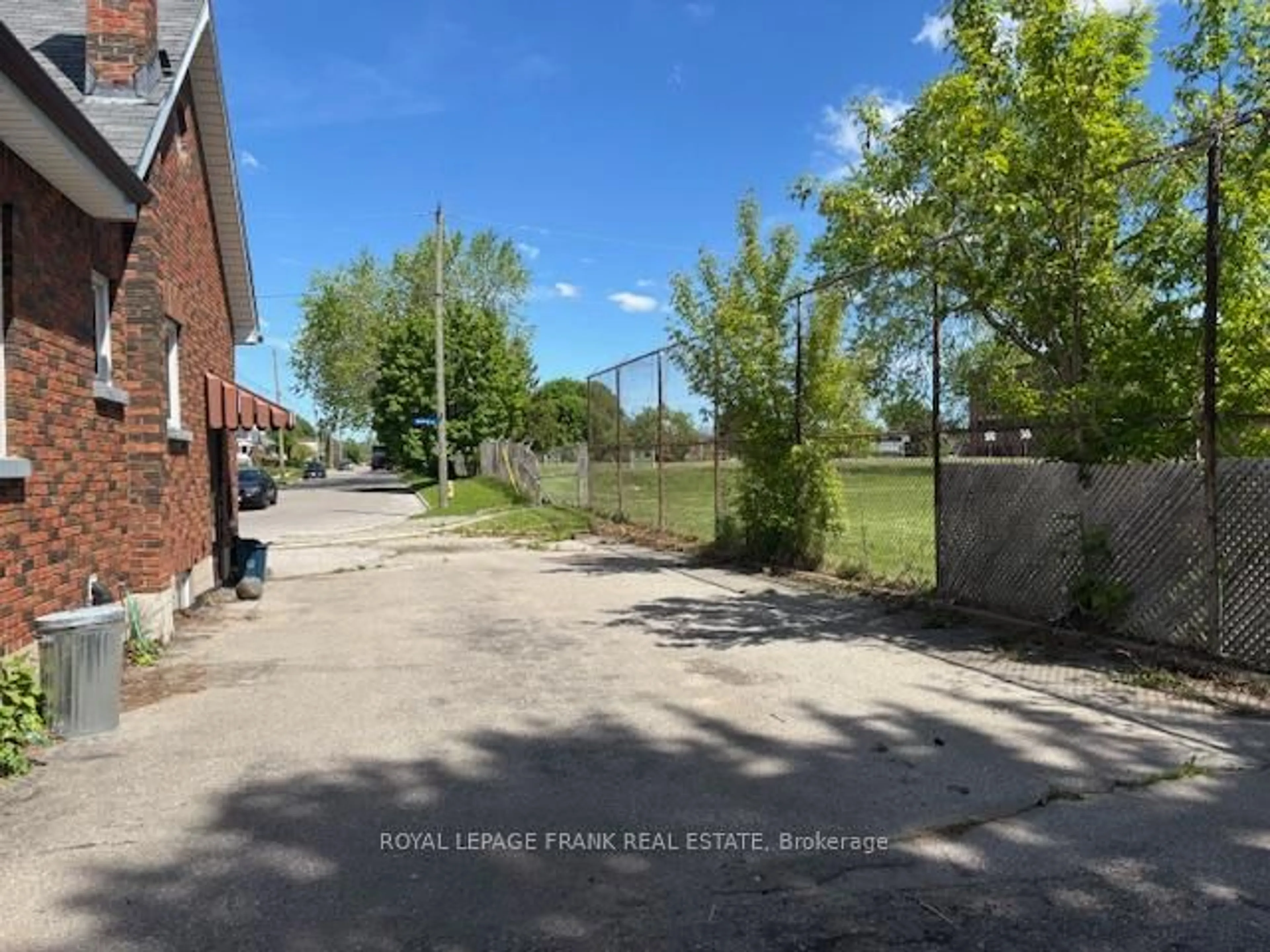 A pic from outside/outdoor area/front of a property/back of a property/a pic from drone, street for 213 Banting Ave, Oshawa Ontario L1H 2M8