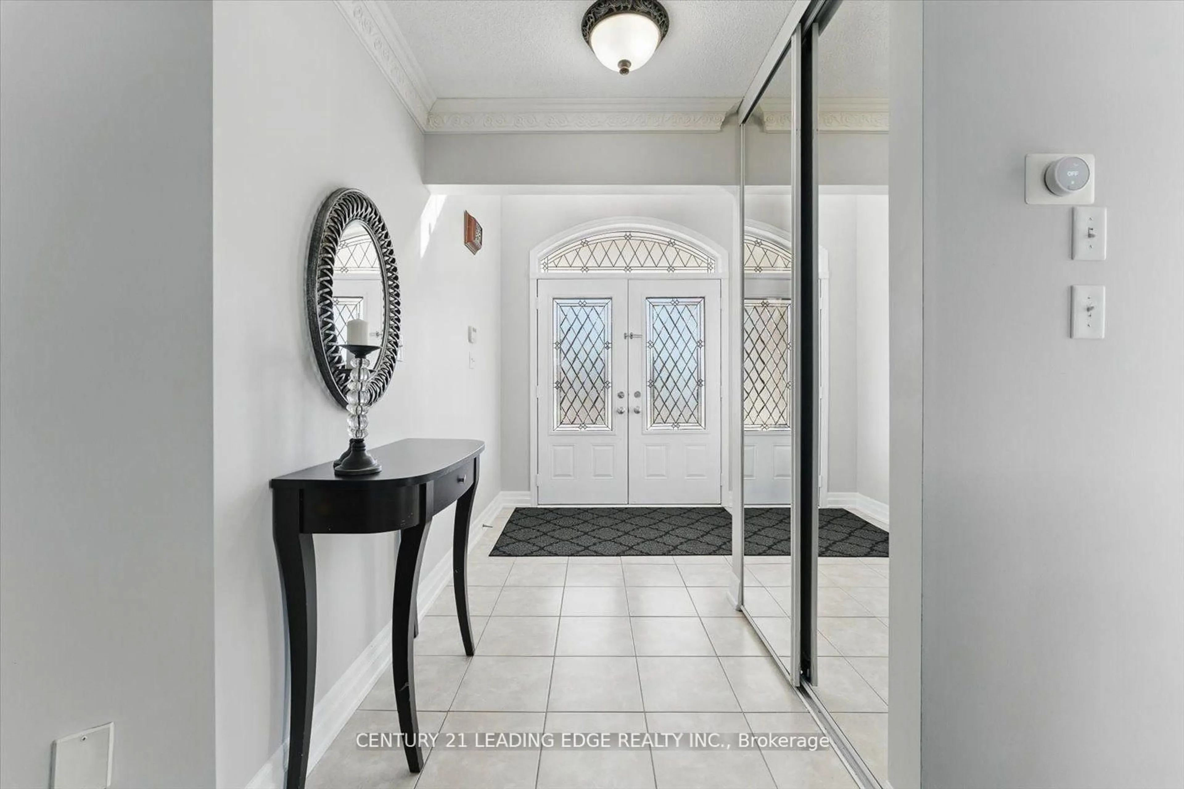 Indoor entryway for 1319 Gyatt Cres, Oshawa Ontario L1K 0M4