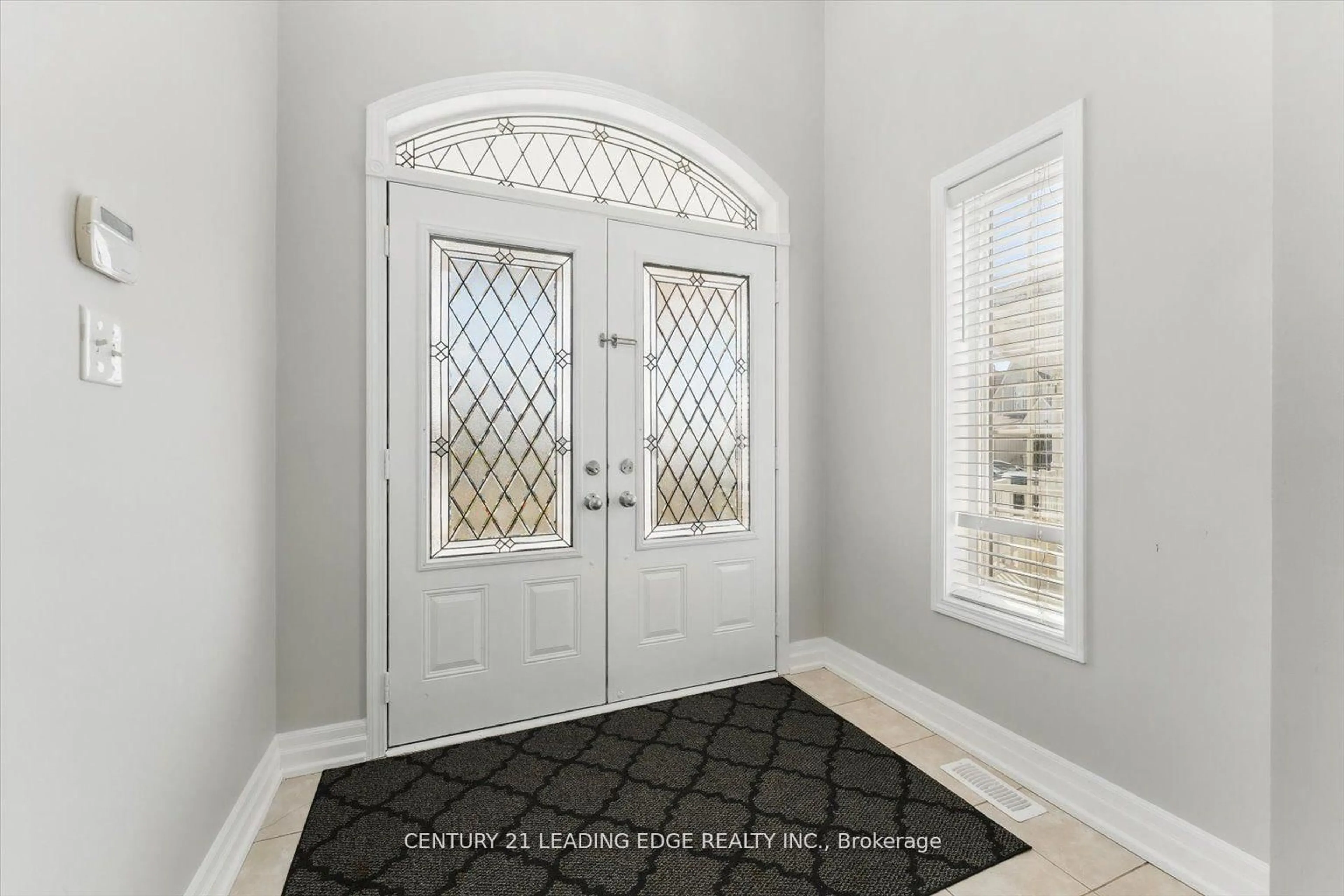 Indoor entryway for 1319 Gyatt Cres, Oshawa Ontario L1K 0M4