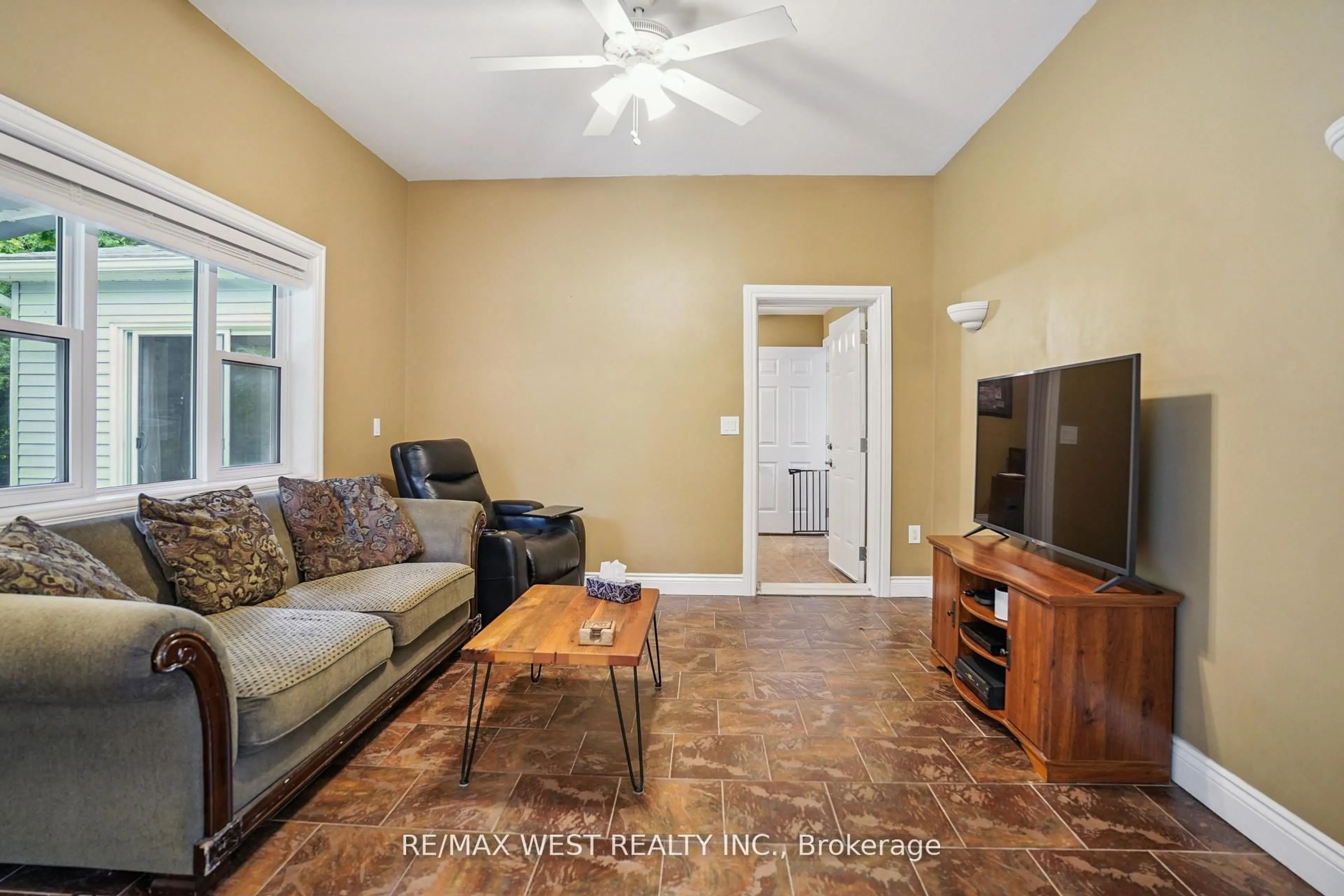 Living room with furniture, unknown for 1869 Bloor St, Clarington Ontario L1C 0Z9