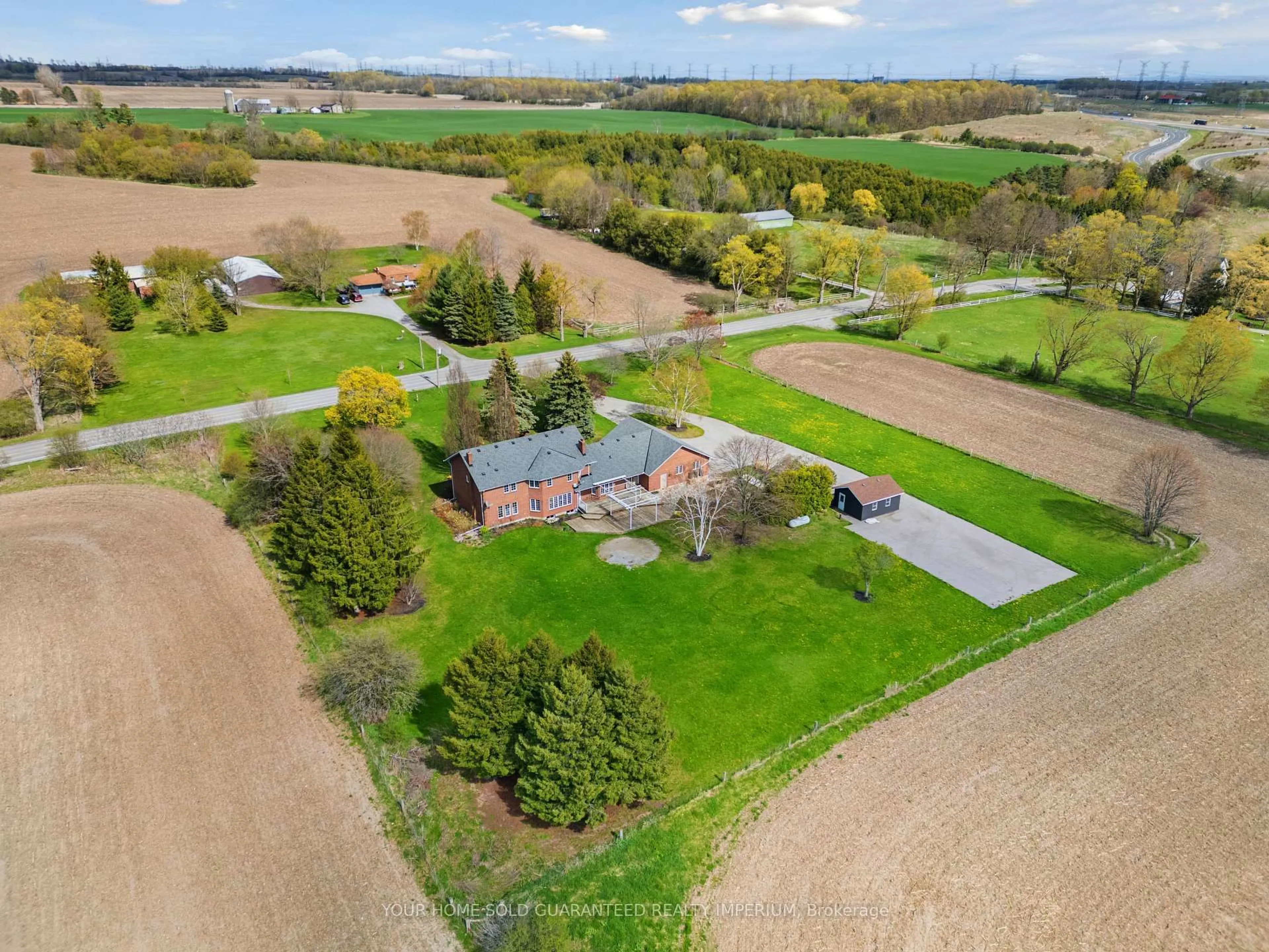 A pic from outside/outdoor area/front of a property/back of a property/a pic from drone, unknown for 3220 Harmony Rd, Oshawa Ontario L1H 0K1