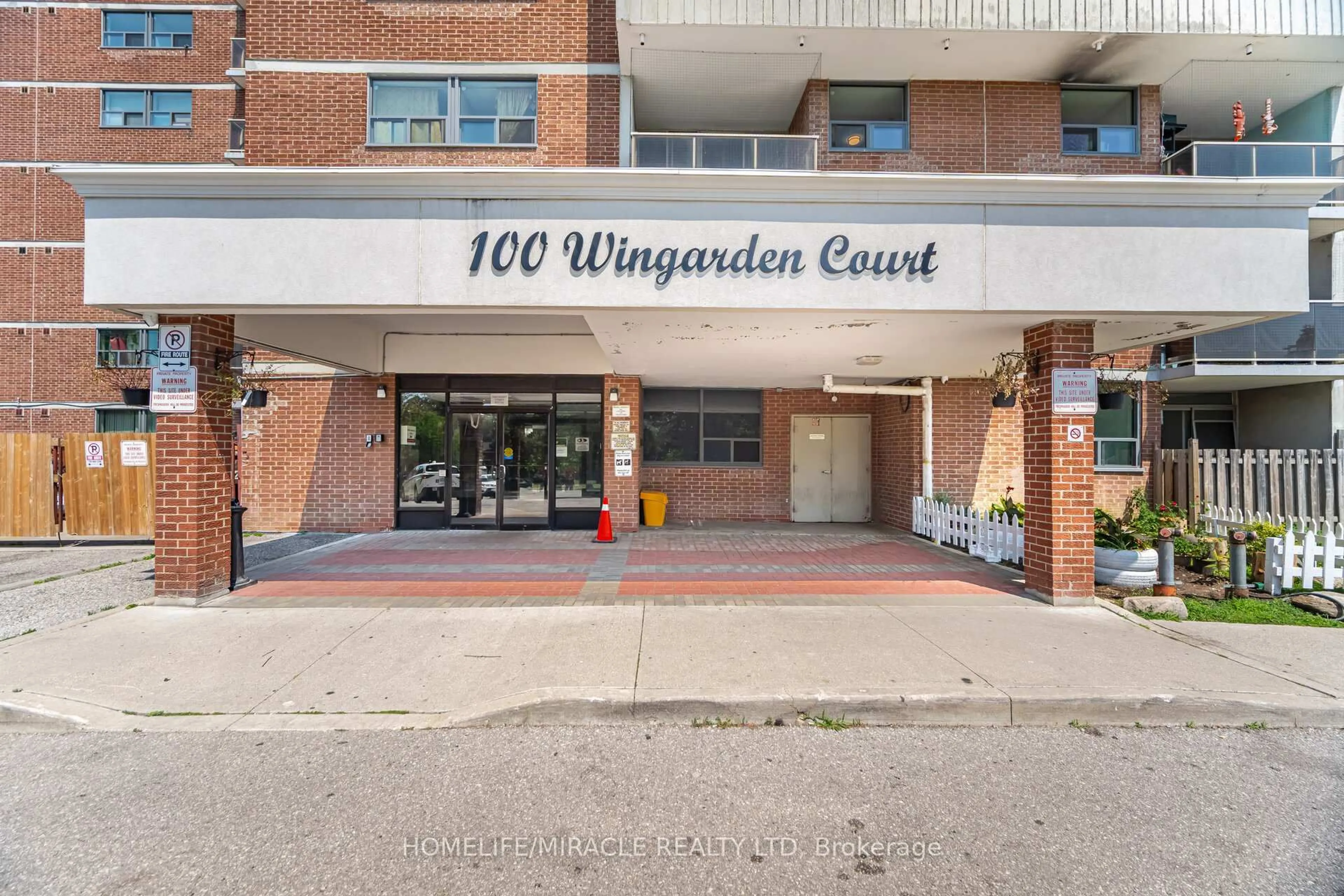 Indoor foyer for 100 Wingarden Crt #1503, Toronto Ontario M1B 2P4