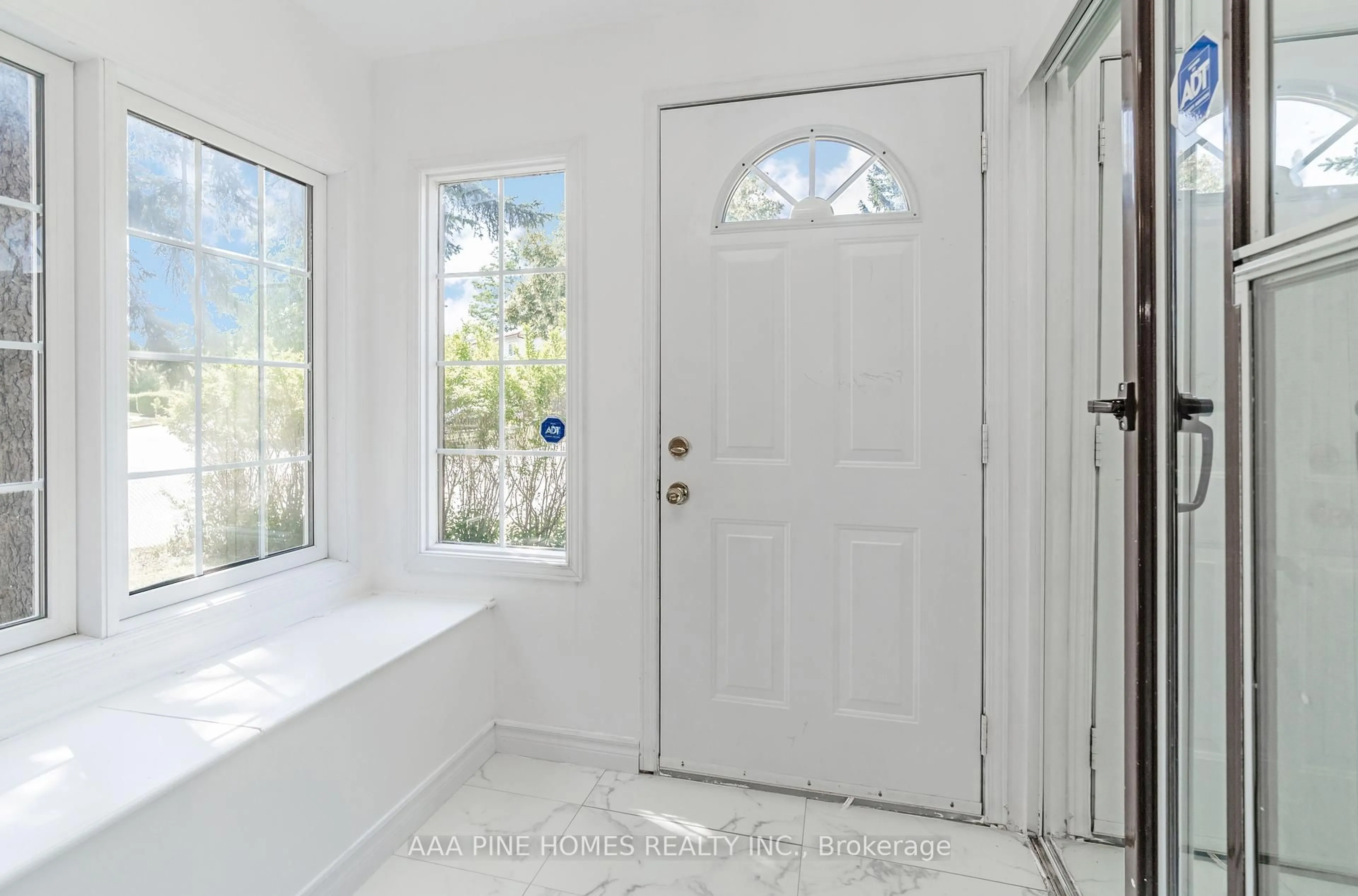 Indoor entryway for 59 Burkwood Cres, Toronto Ontario M1B 1N9