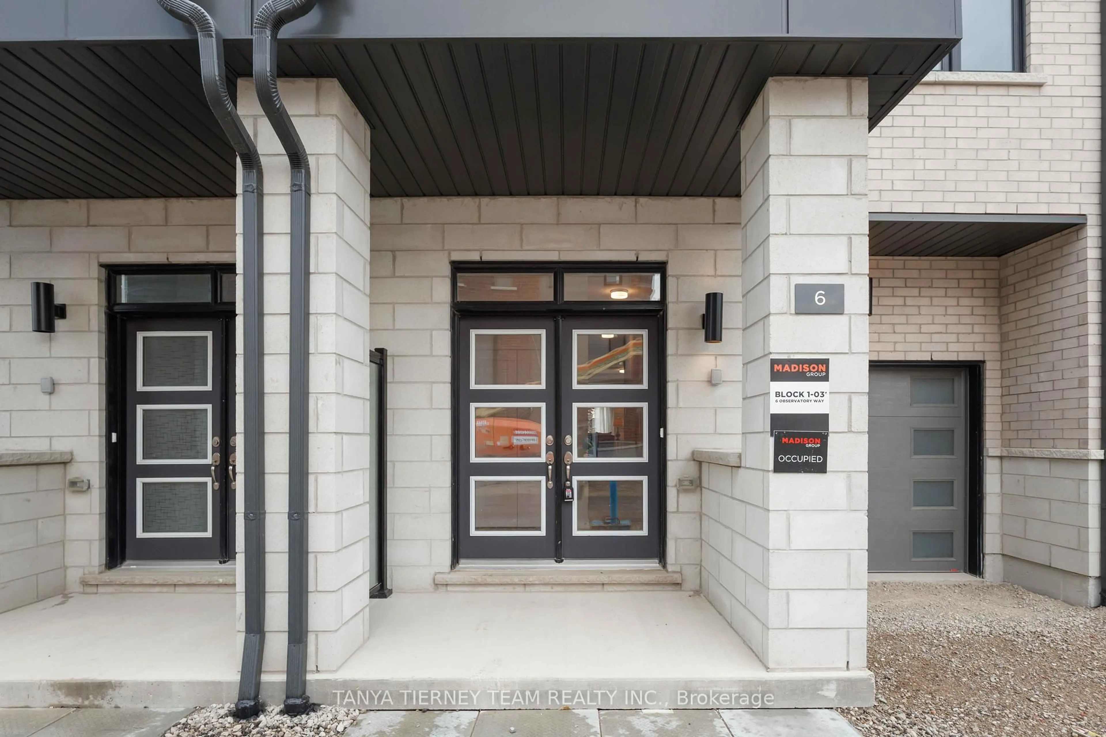 Indoor foyer for 6 Observatory Way, Whitby Ontario L1M 0G2