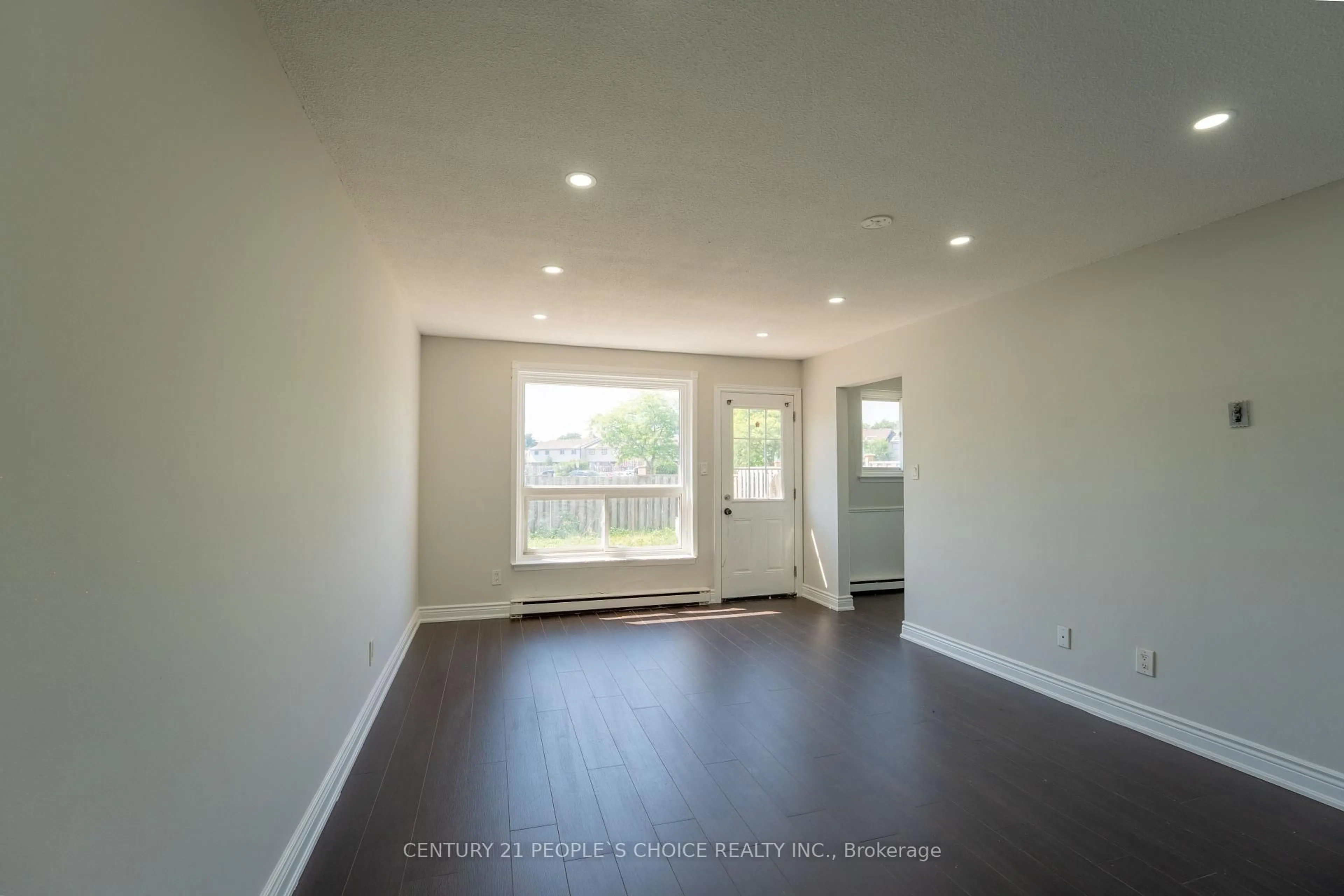 A pic of a room for 120 Nonquon Rd #35, Oshawa Ontario L1G 7E6