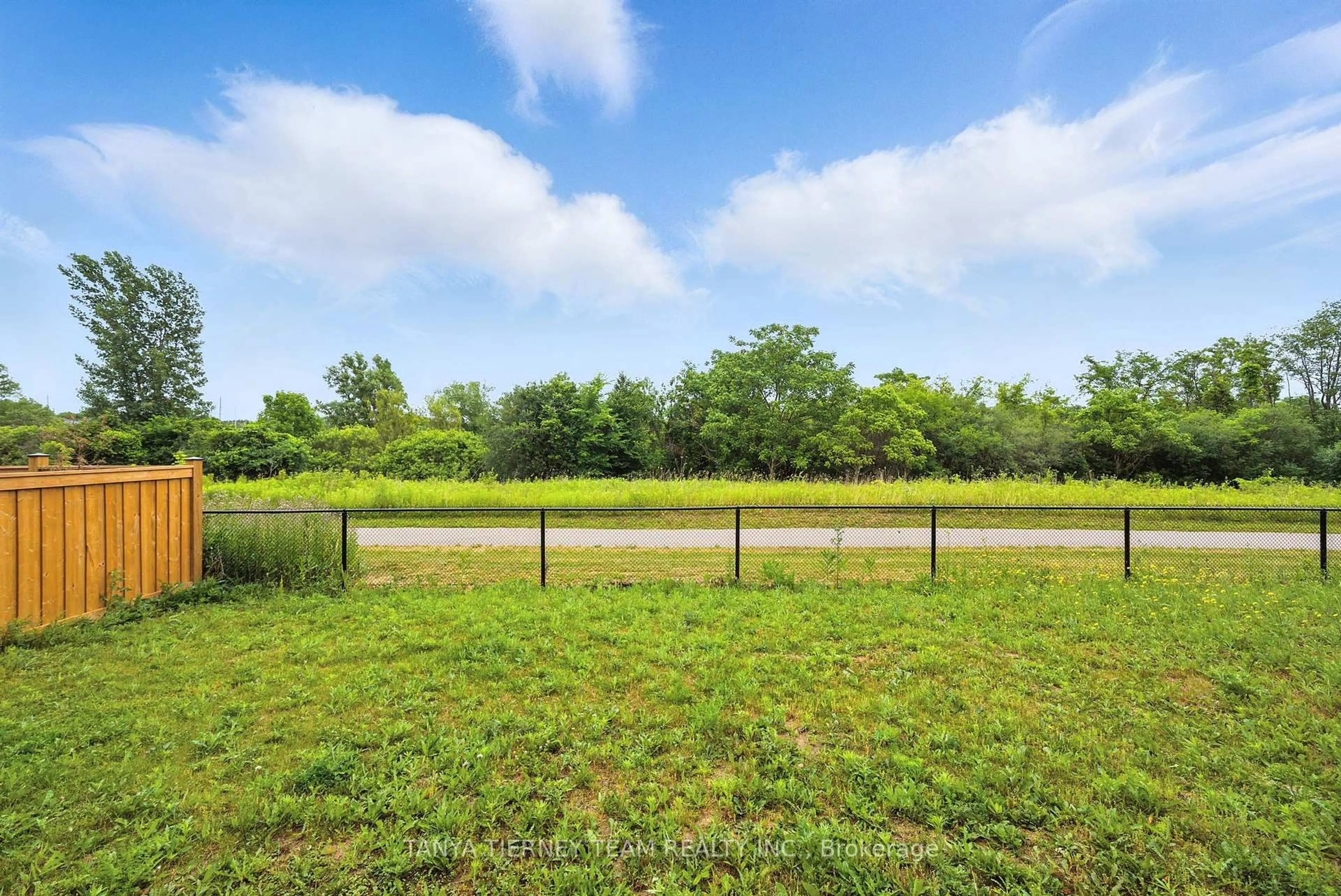 A pic from outside/outdoor area/front of a property/back of a property/a pic from drone, water/lake/river/ocean view for 95 Bremner St, Whitby Ontario L1R 0P9