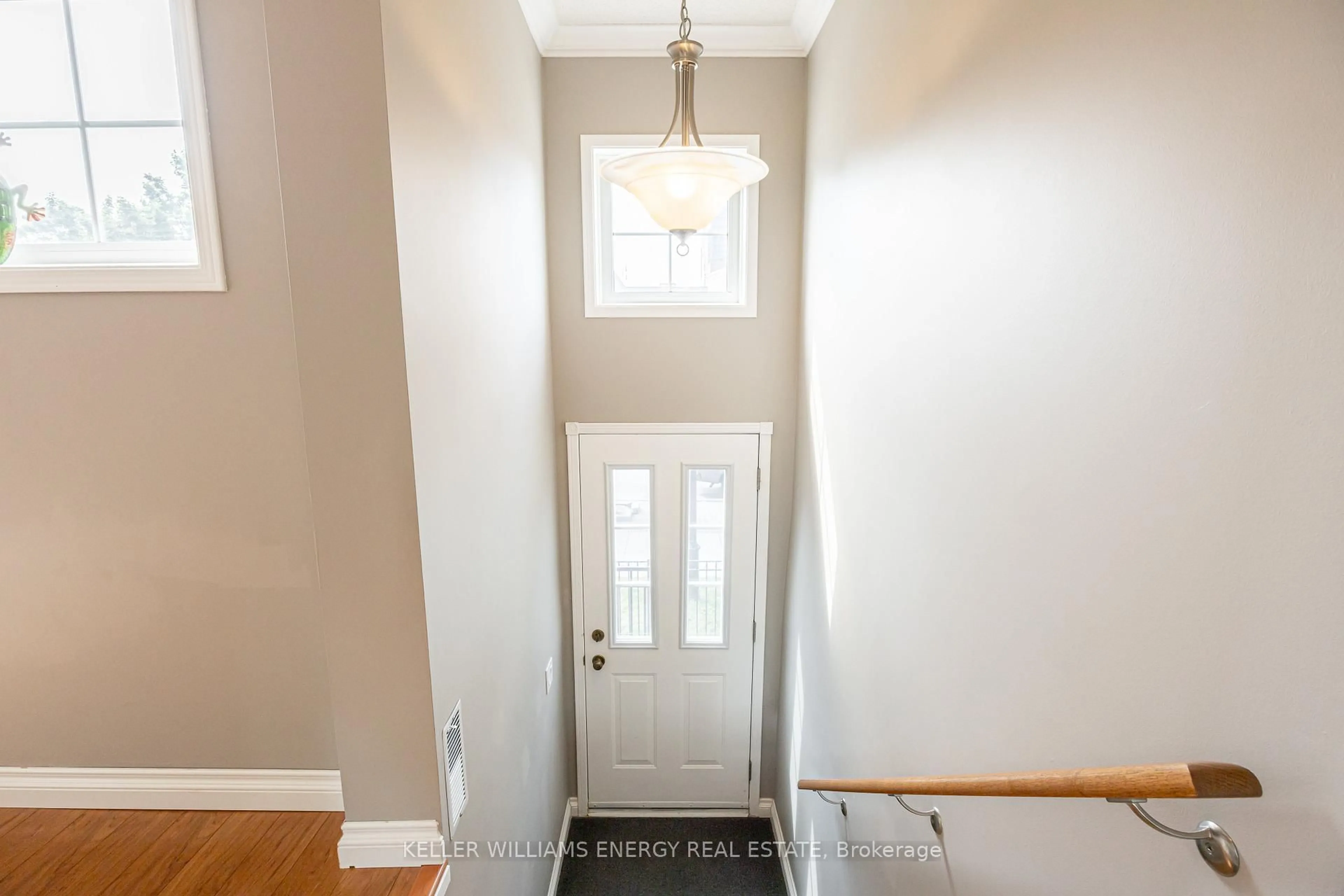 Indoor entryway for 1400 The Esplanade #809, Pickering Ontario L1V 6V2