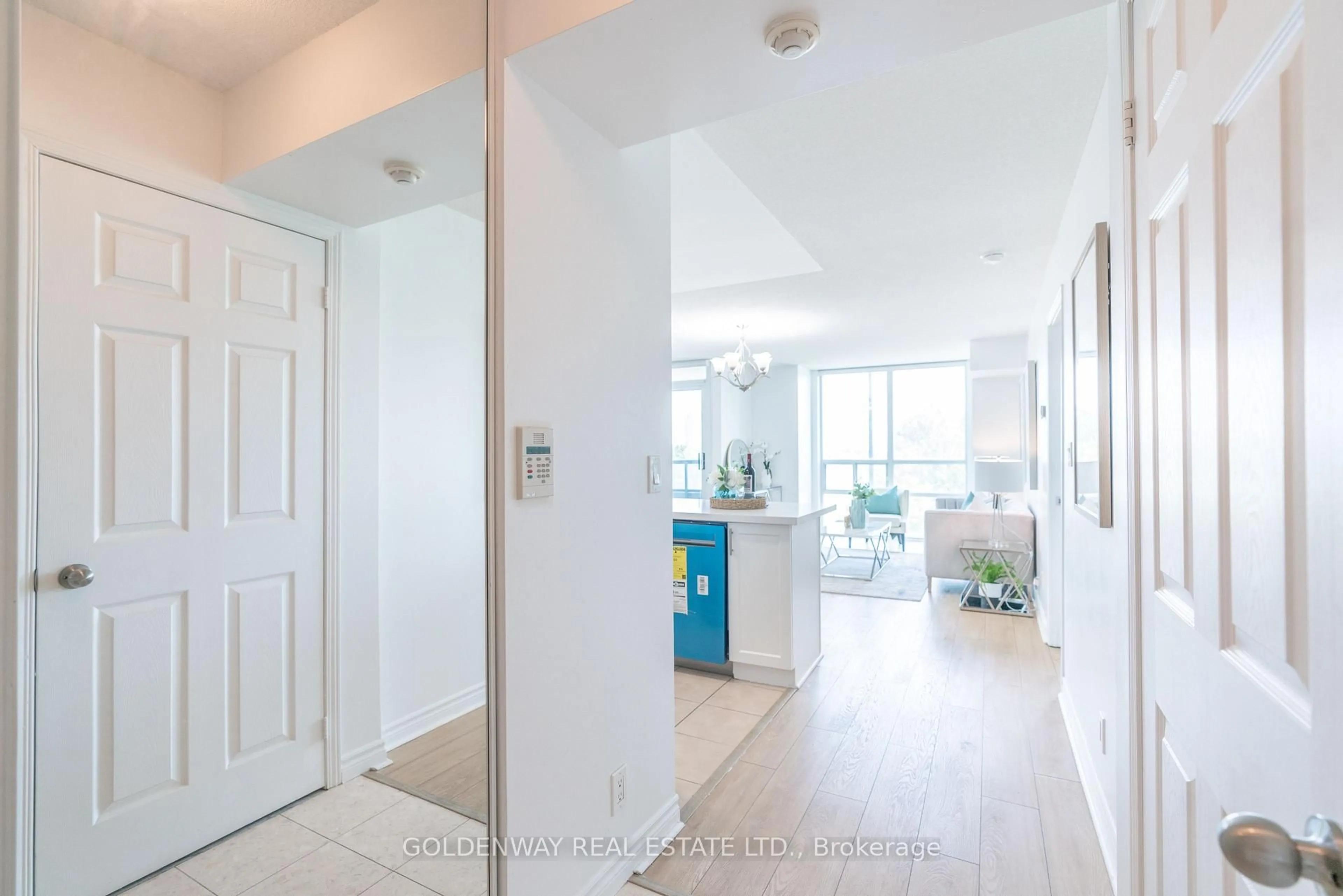 Indoor entryway for 68 Grangeway Ave #305, Toronto Ontario M1H 0A1