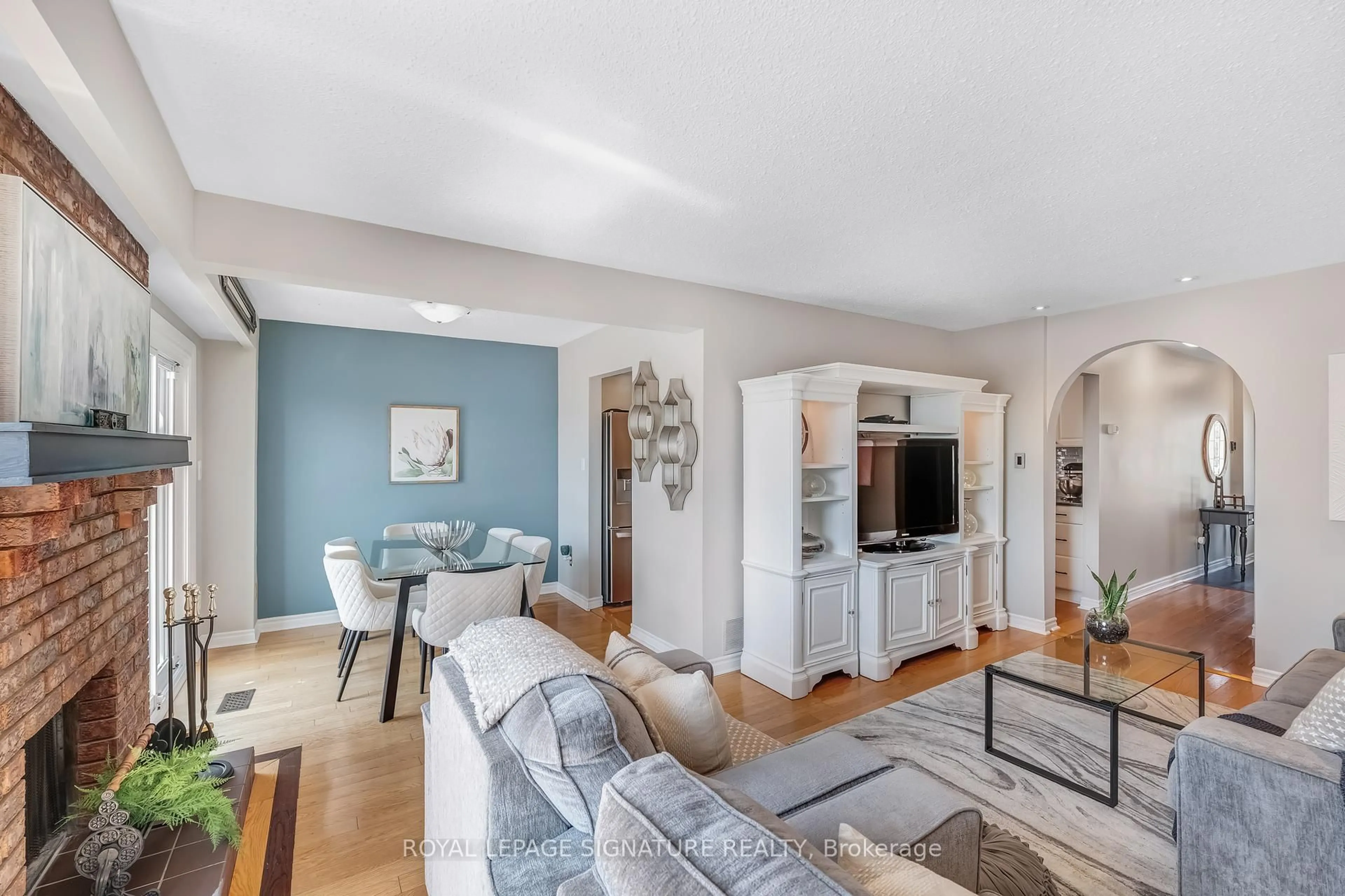 Living room with furniture, unknown for 66 Springhouse Sq, Toronto Ontario M1W 2X1