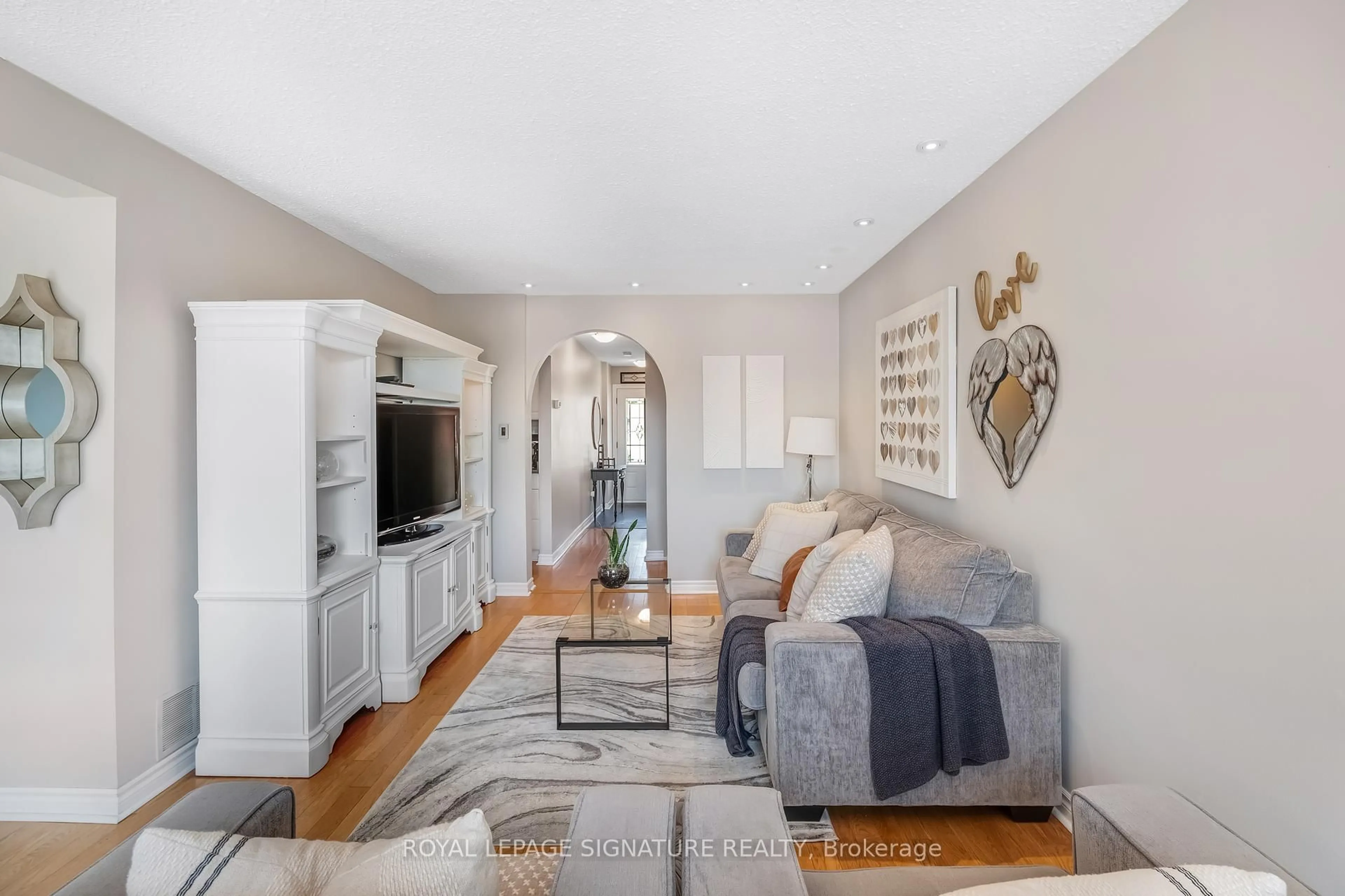Living room with furniture, unknown for 66 Springhouse Sq, Toronto Ontario M1W 2X1