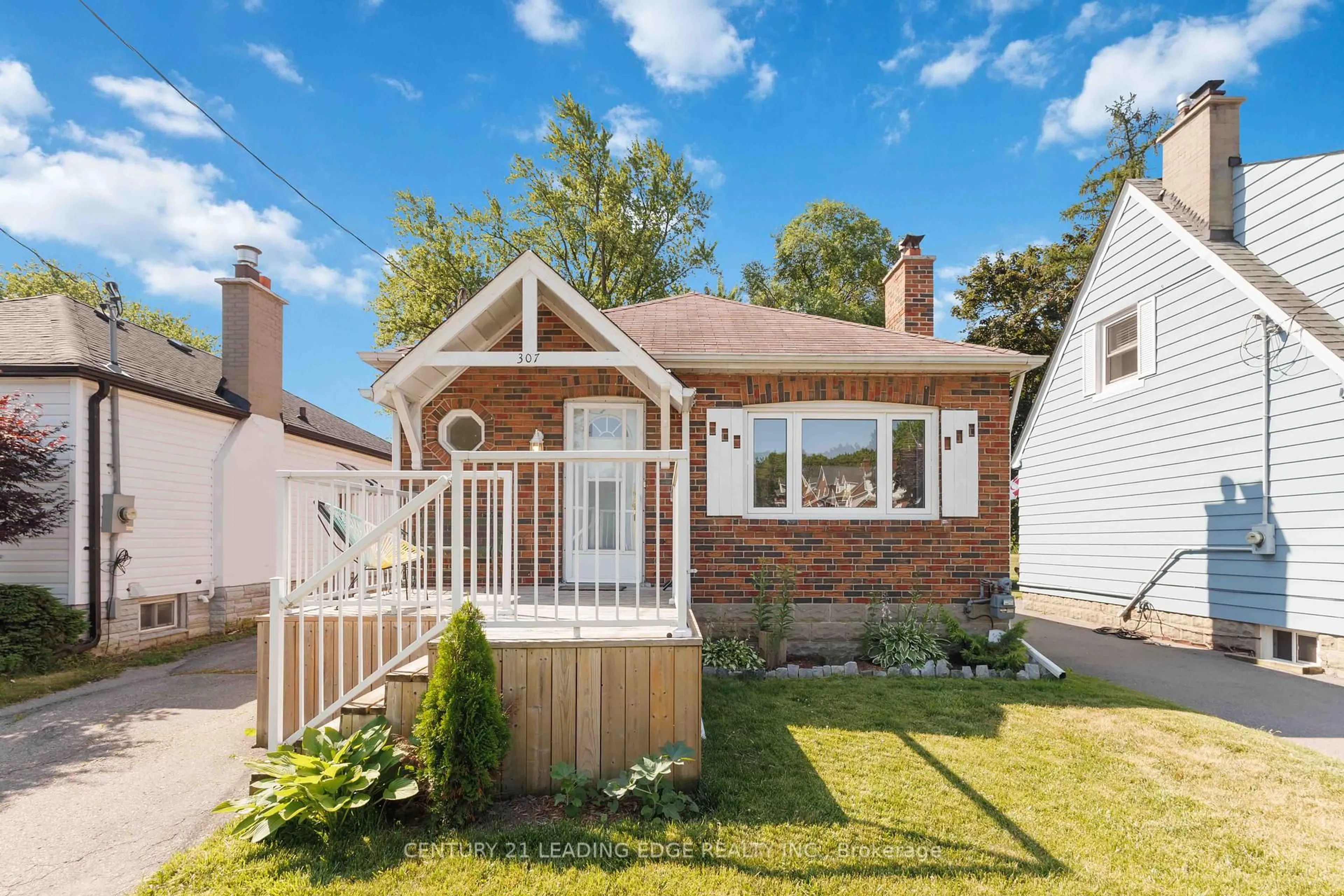 Home with brick exterior material, street for 307 Gliddon Ave, Oshawa Ontario L1H 1Z2