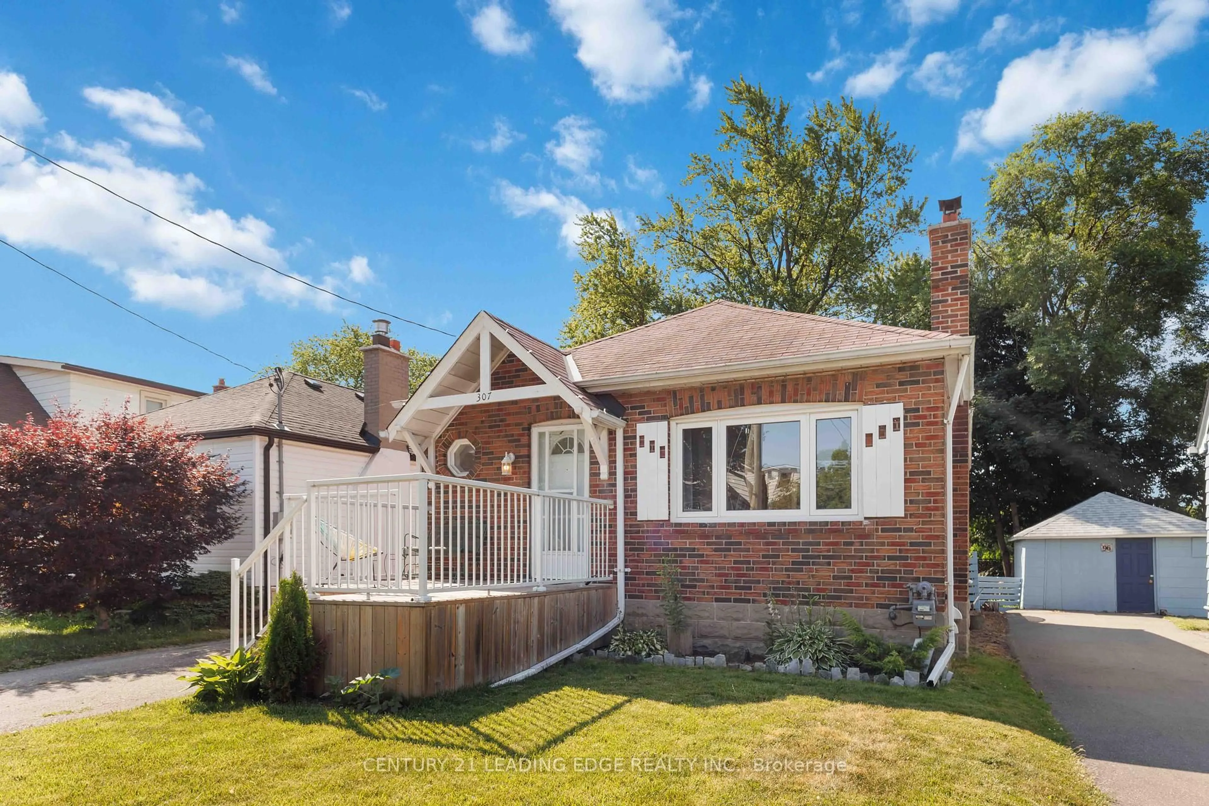 Home with brick exterior material, street for 307 Gliddon Ave, Oshawa Ontario L1H 1Z2
