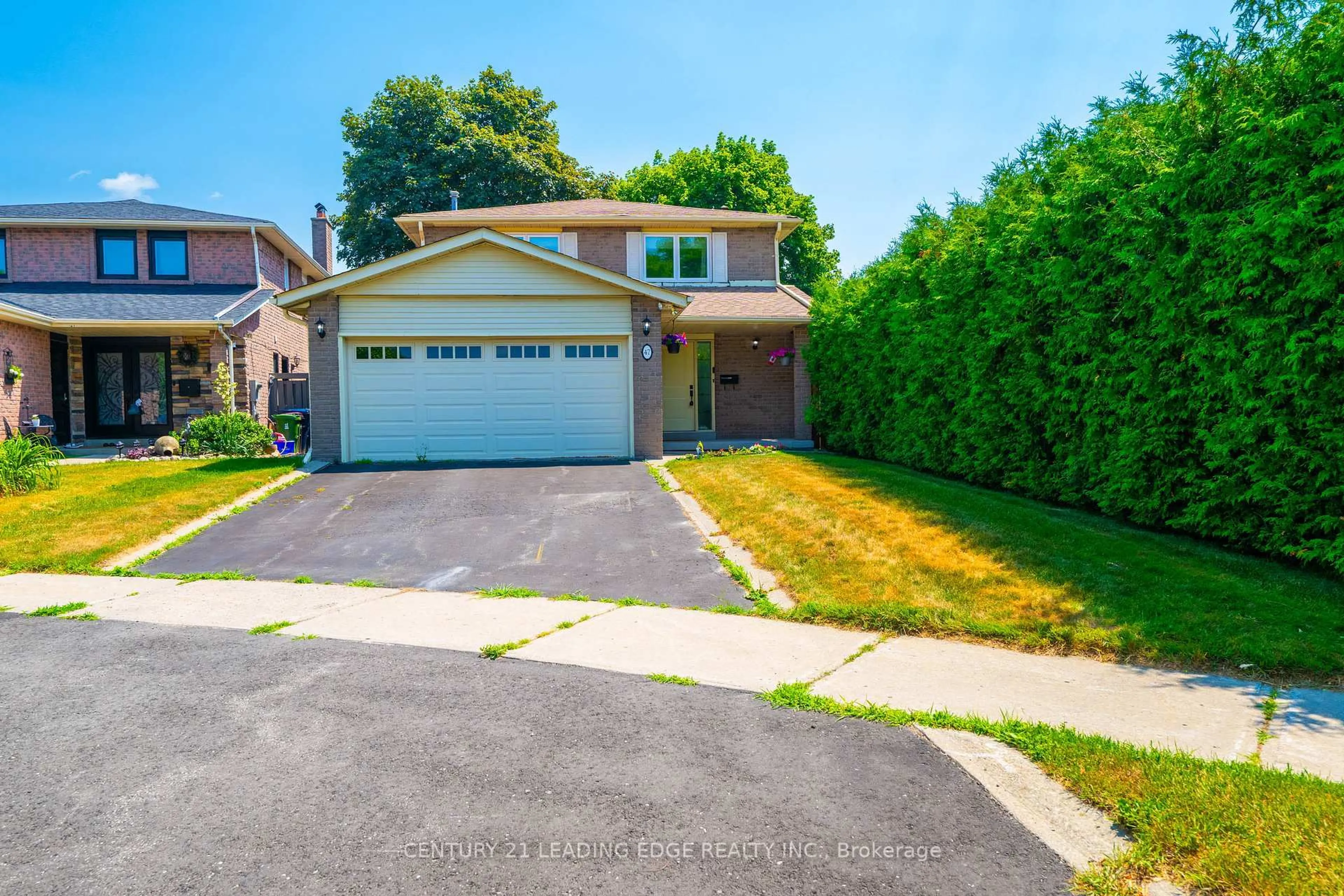 A pic from outside/outdoor area/front of a property/back of a property/a pic from drone, street for 47 Farmhill Crt, Toronto Ontario M1B 2M1