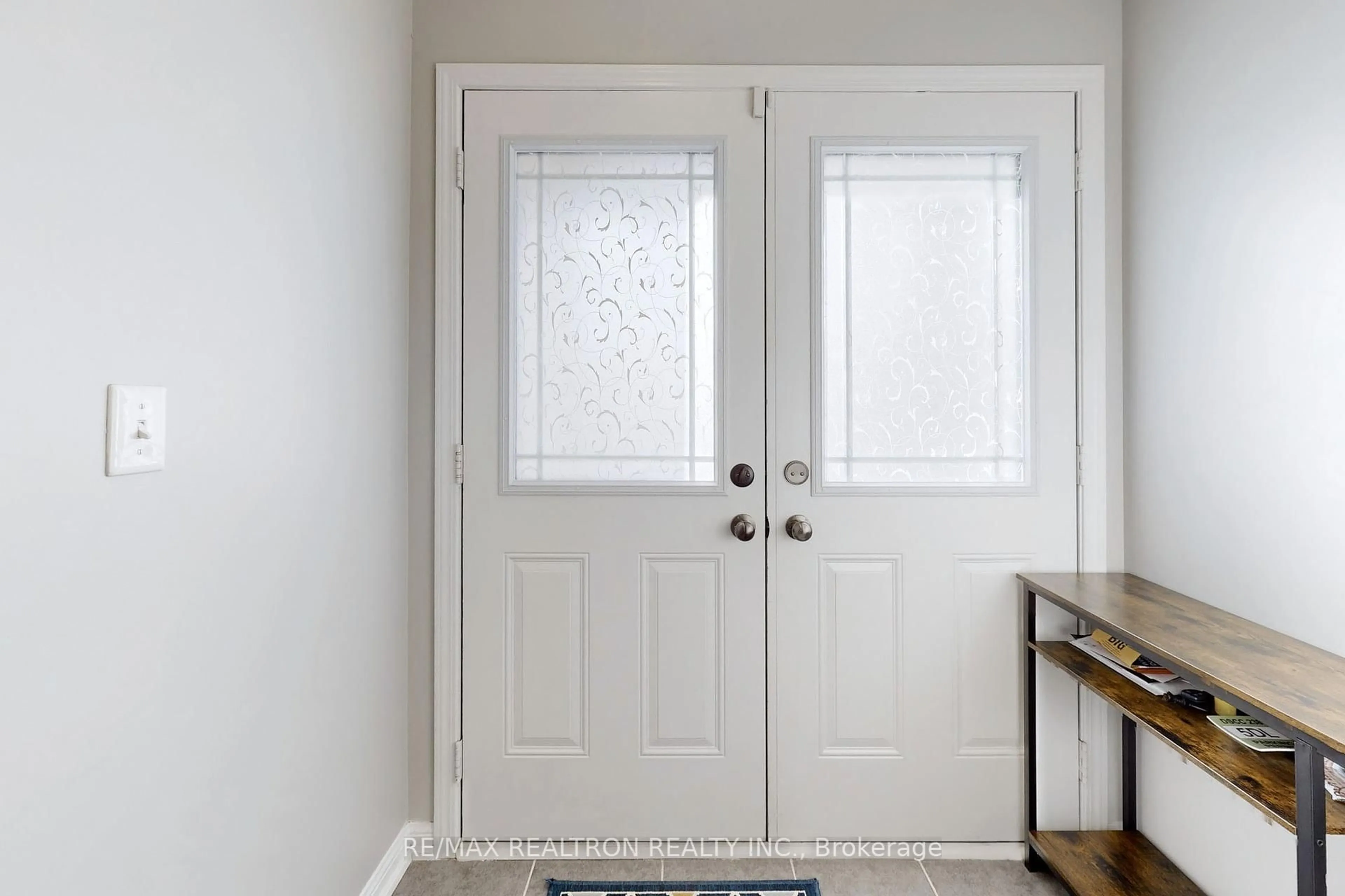 Indoor entryway for 5 Dykstra Lane, Clarington Ontario L1C 0K7