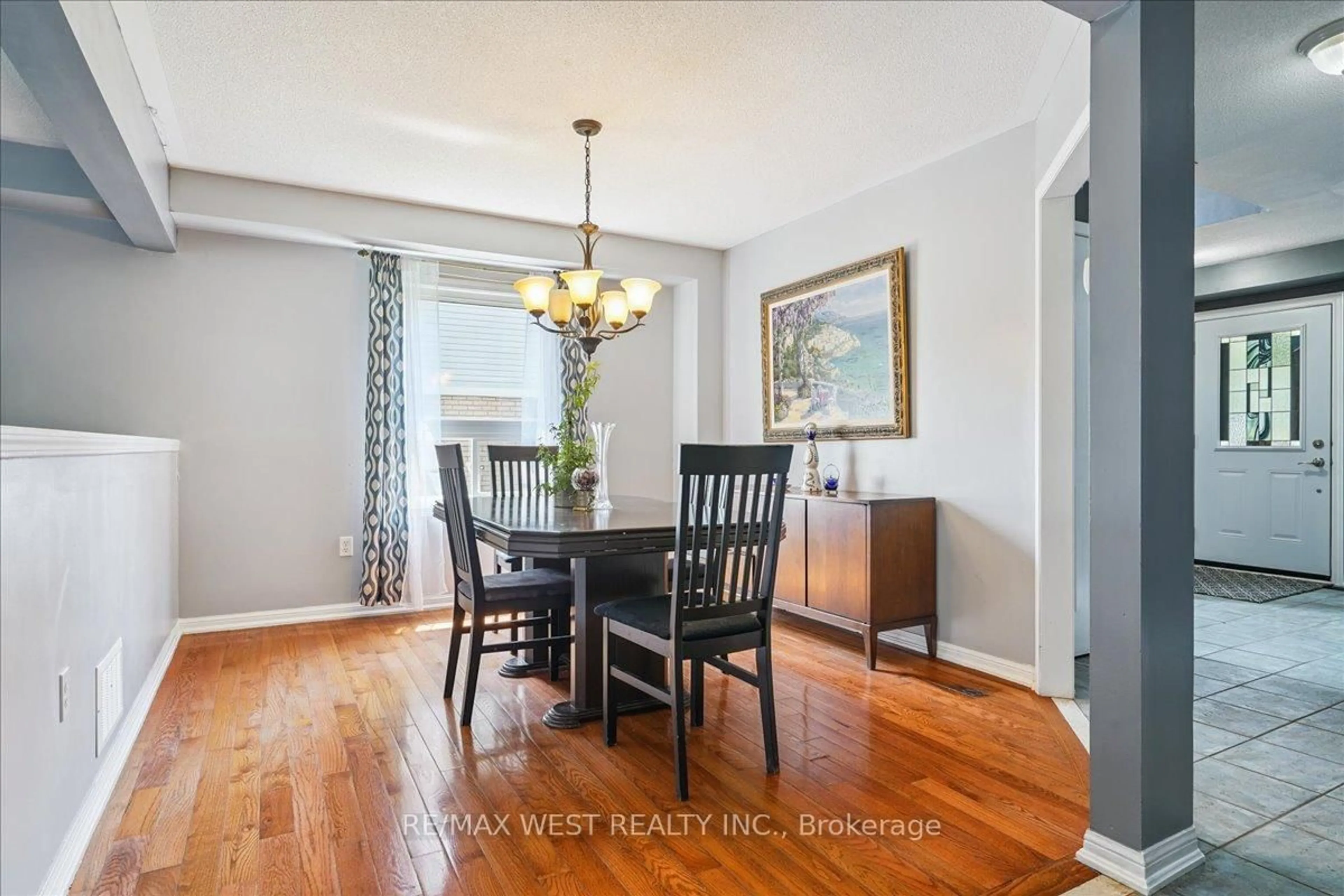 Dining room, wood/laminate floor for 285 West Scugog Lane, Clarington Ontario L1C 0C5