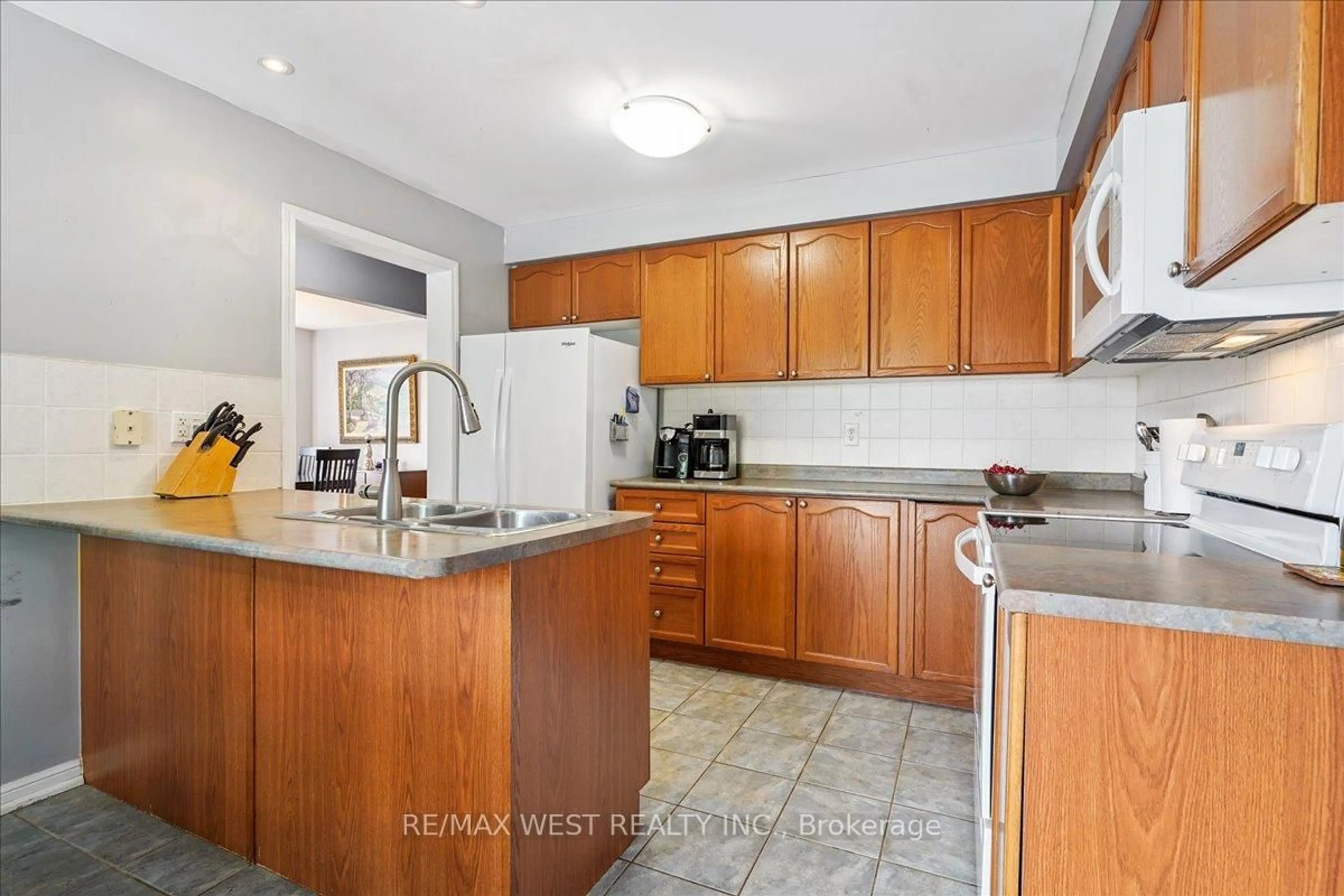 Standard kitchen, ceramic/tile floor for 285 West Scugog Lane, Clarington Ontario L1C 0C5