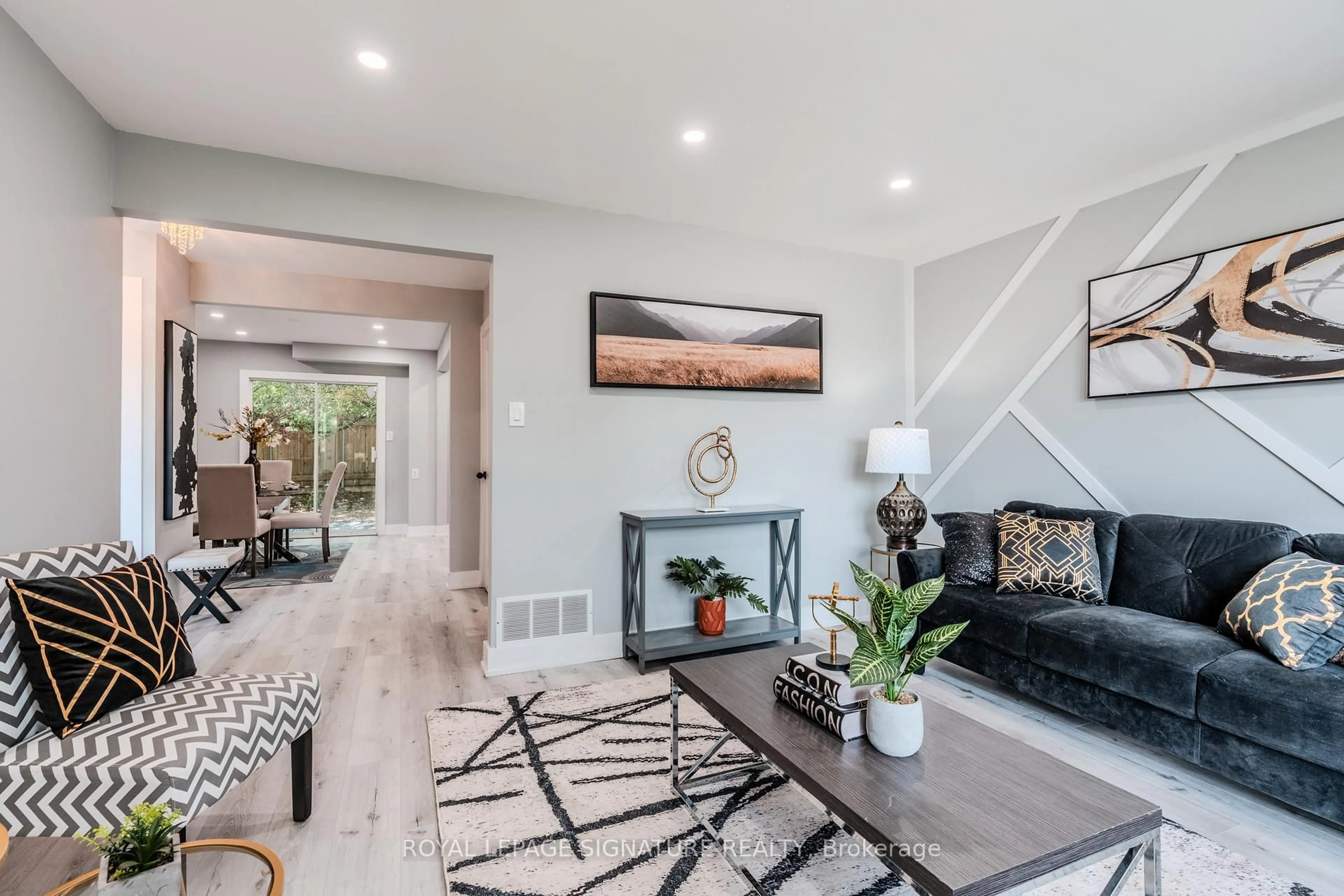 Living room with furniture, unknown for 10 Grassmere Crt, Oshawa Ontario L1H 3X4