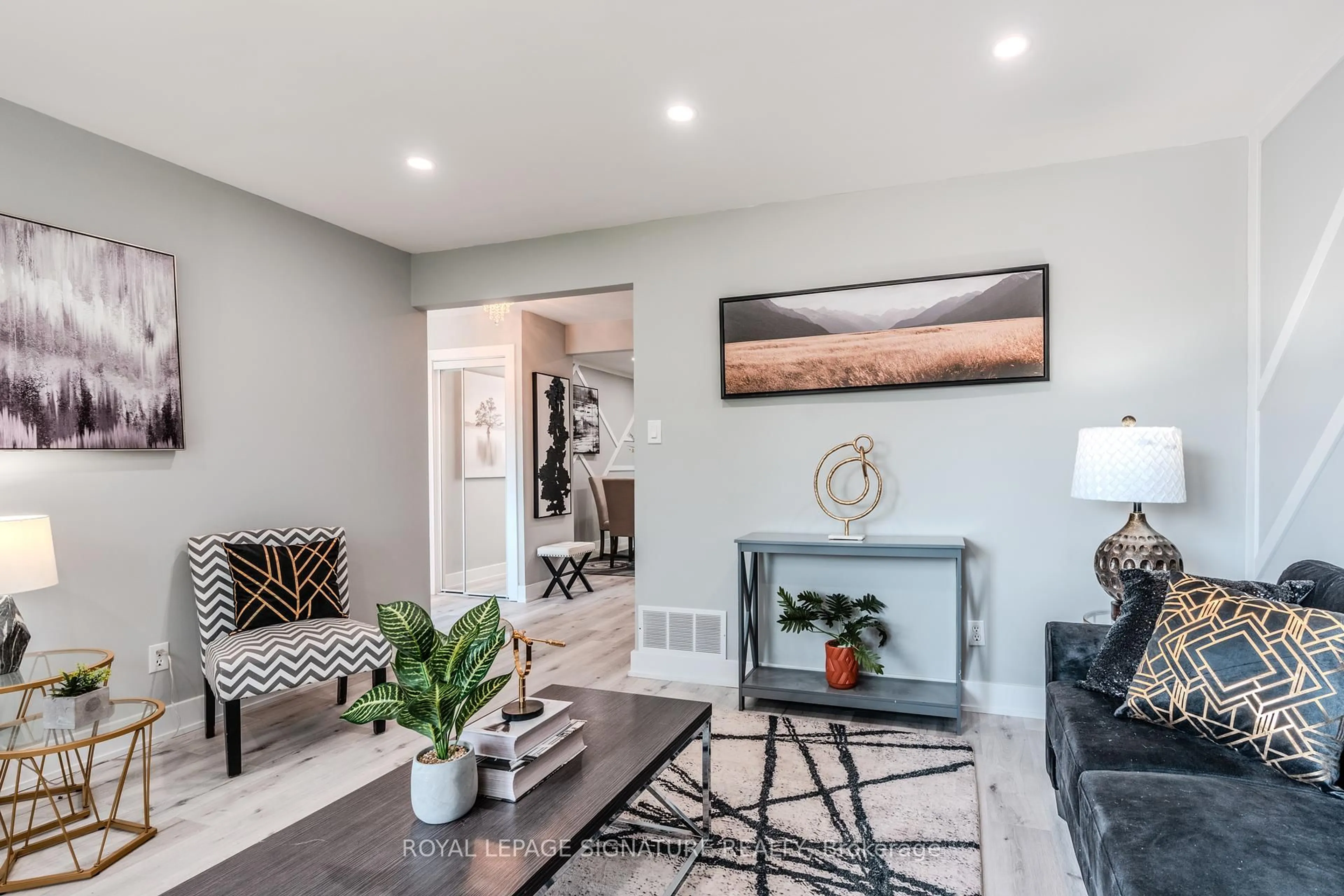 Living room with furniture, unknown for 10 Grassmere Crt, Oshawa Ontario L1H 3X4