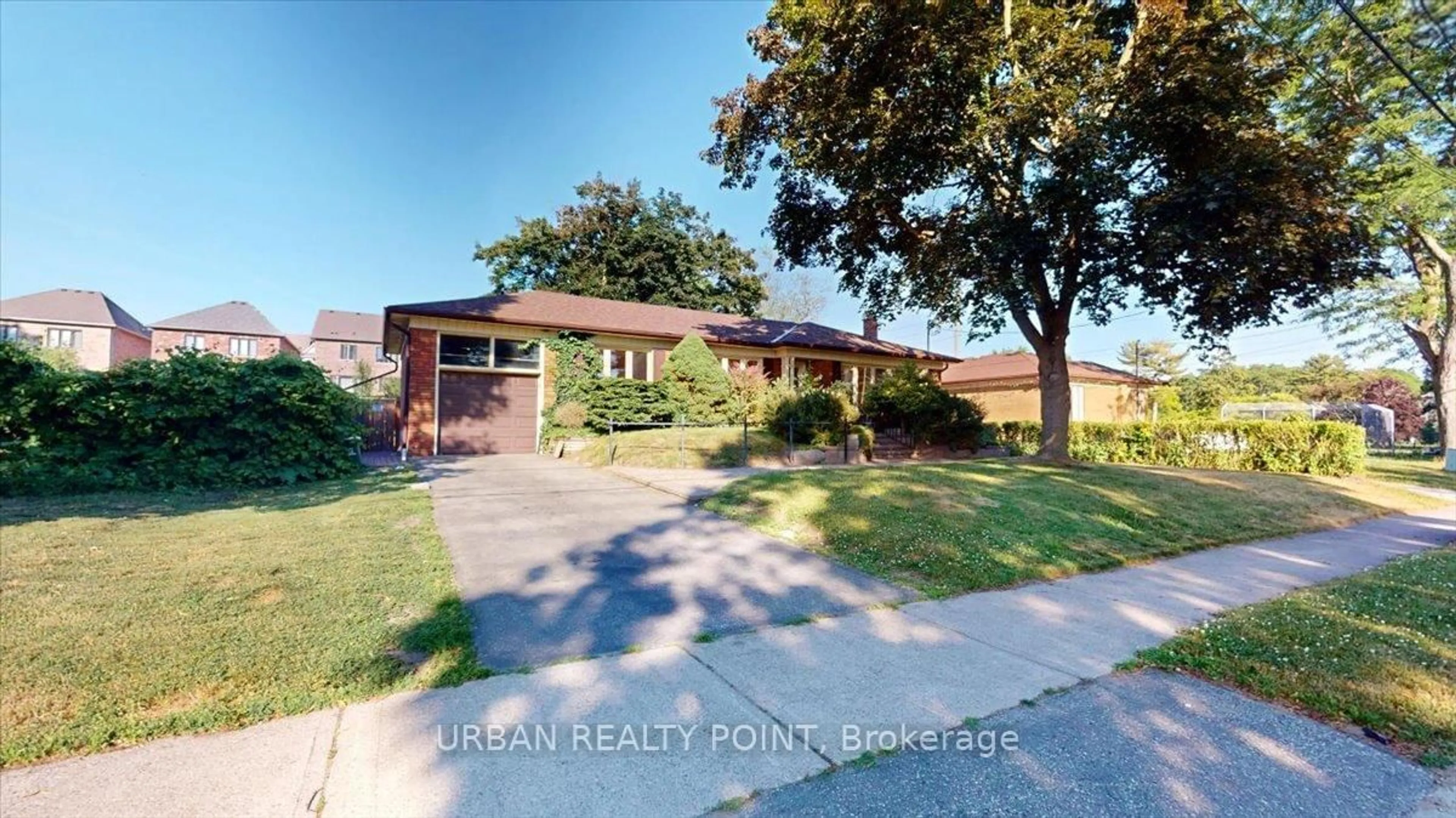 Unknown for 207 Reynolds St, Whitby Ontario L1N 3W8