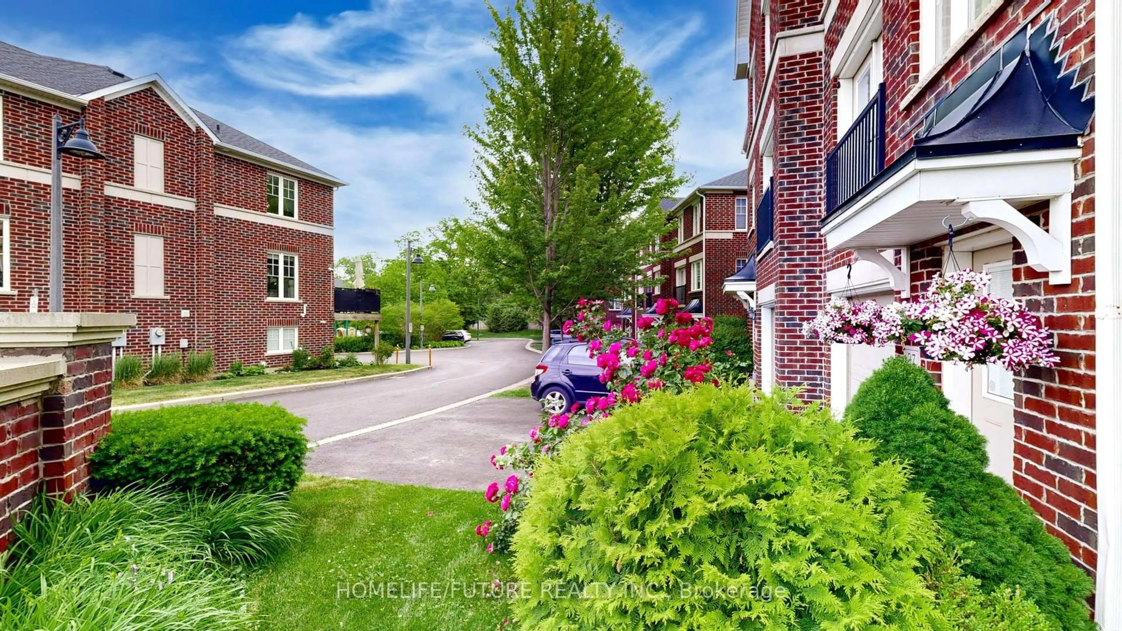 Patio, street for 571 Longworth Ave #27, Clarington Ontario L1C 0H3
