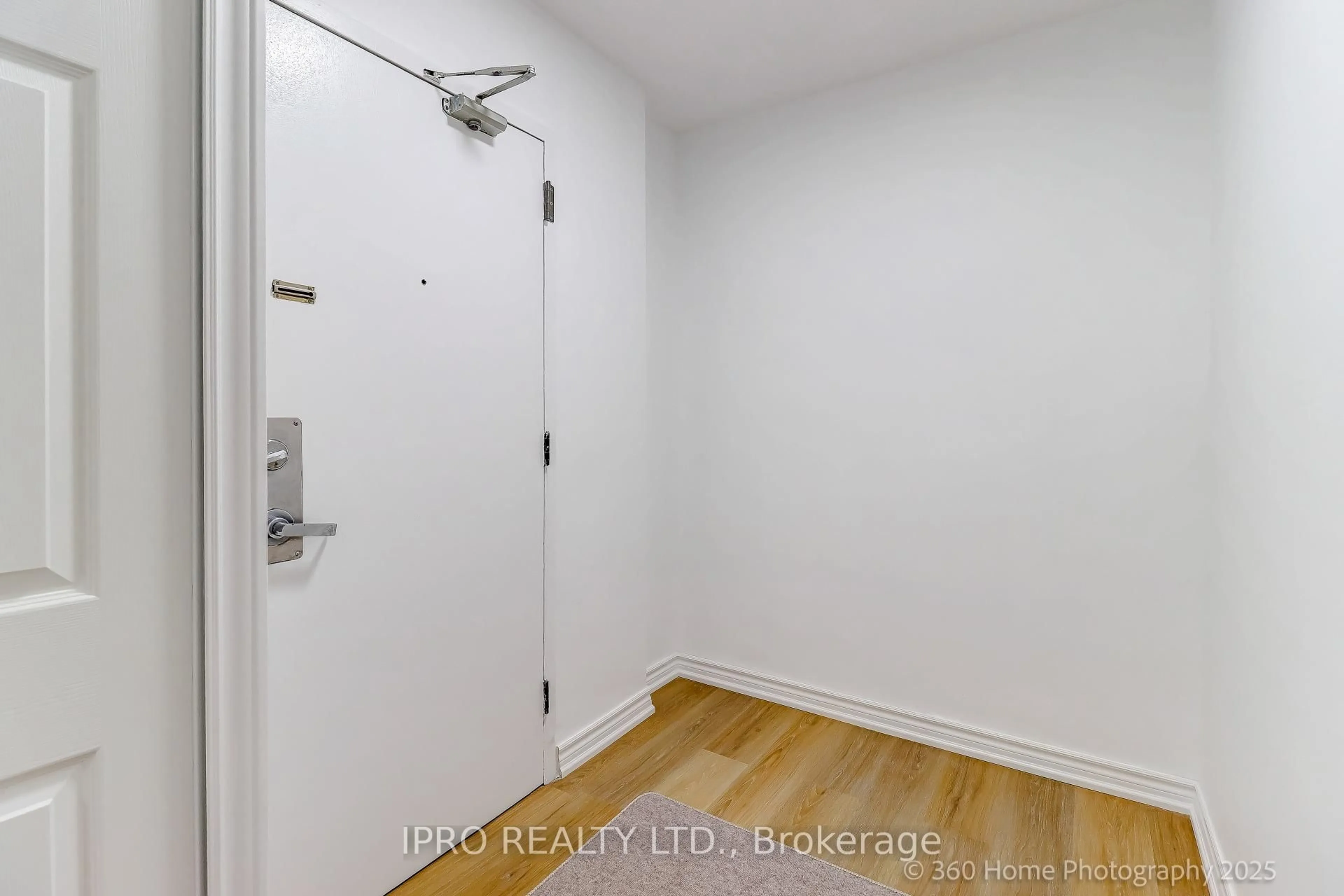 Indoor entryway for 3 Massey Sq #803, Toronto Ontario M4C 5L5