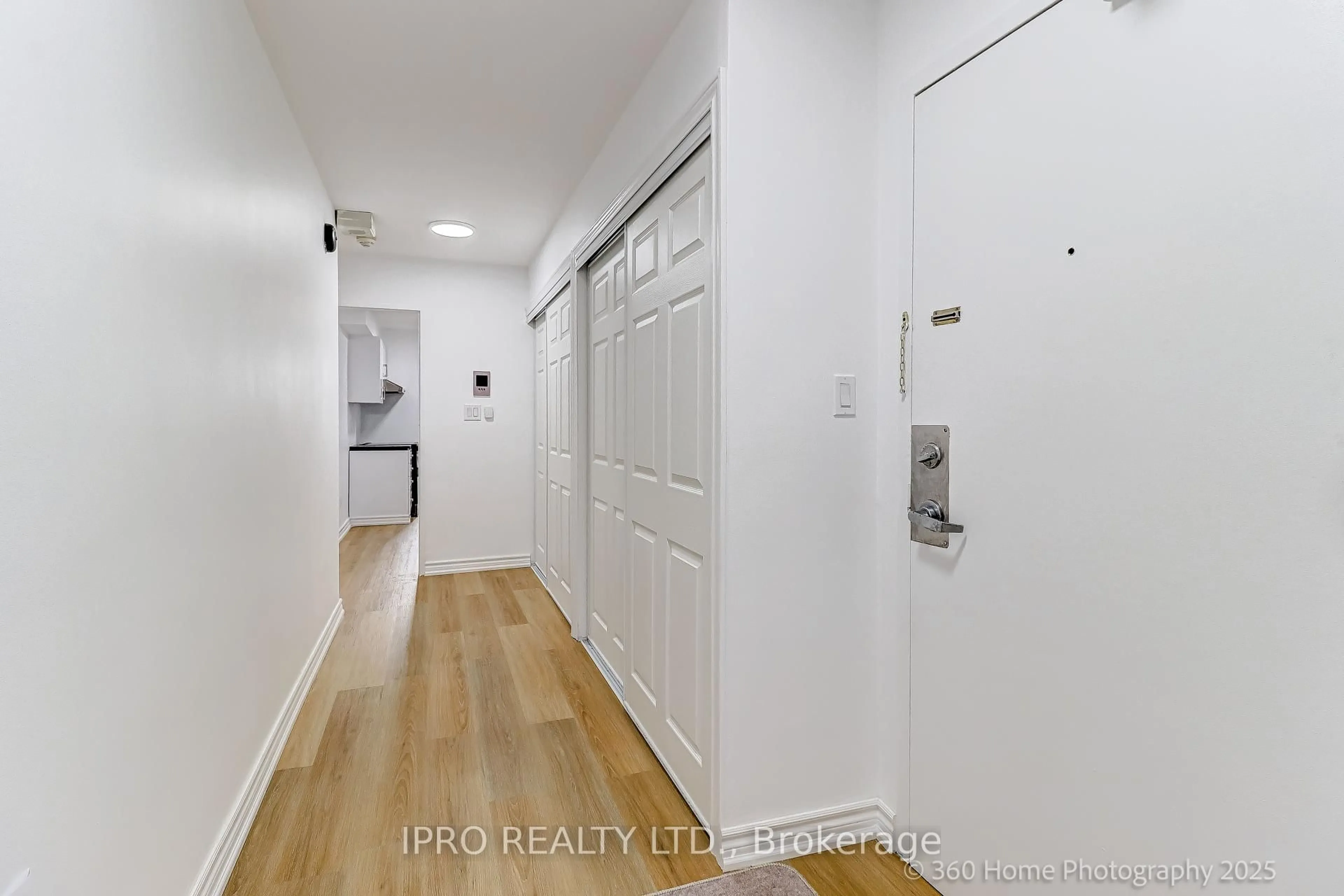 Indoor entryway for 3 Massey Sq #803, Toronto Ontario M4C 5L5