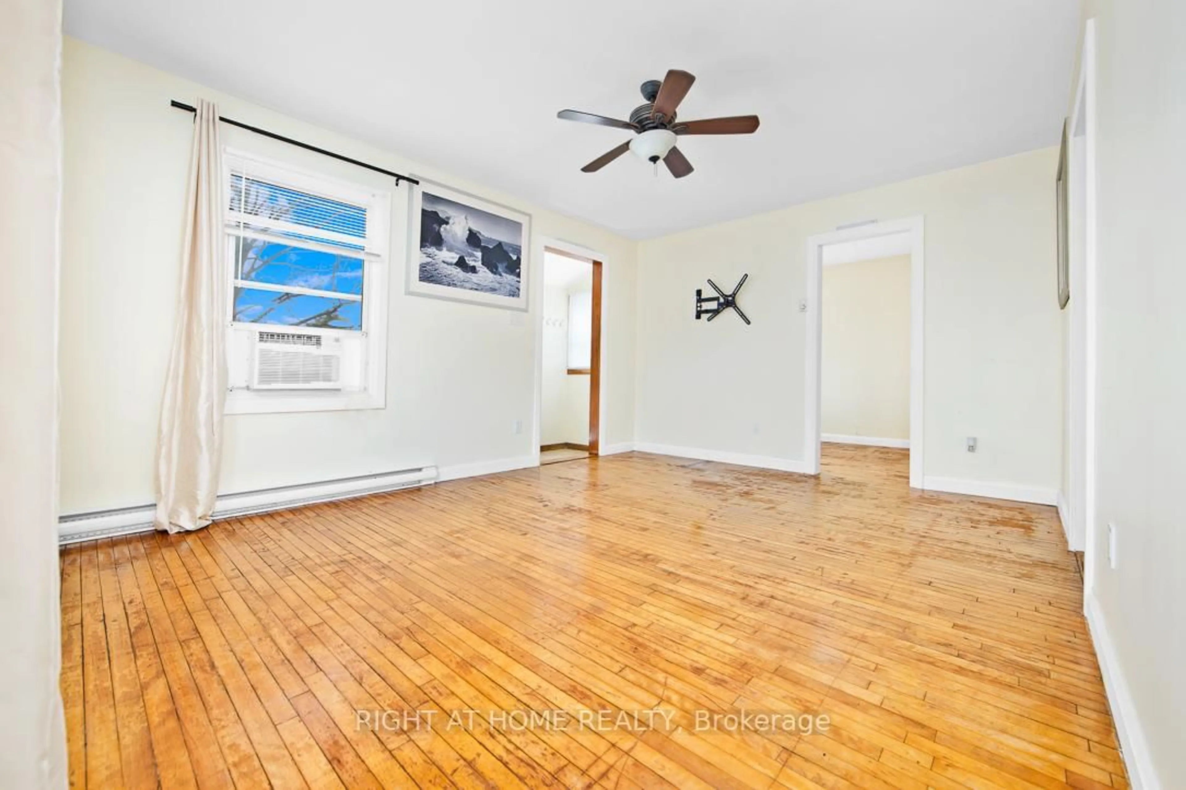 A pic of a room for 43 Glynn Rd, Ajax Ontario L1S 2C4