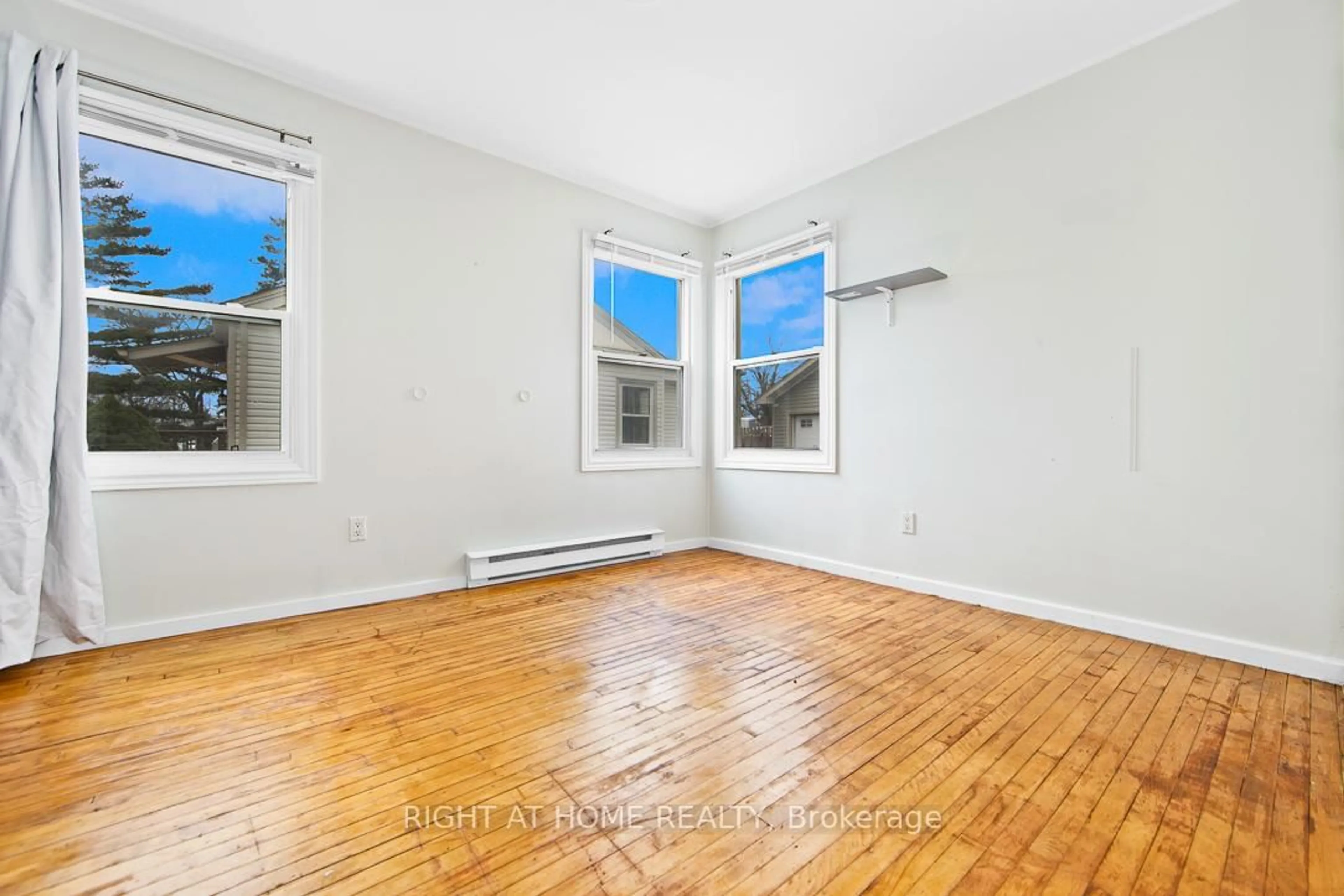 A pic of a room for 43 Glynn Rd, Ajax Ontario L1S 2C4