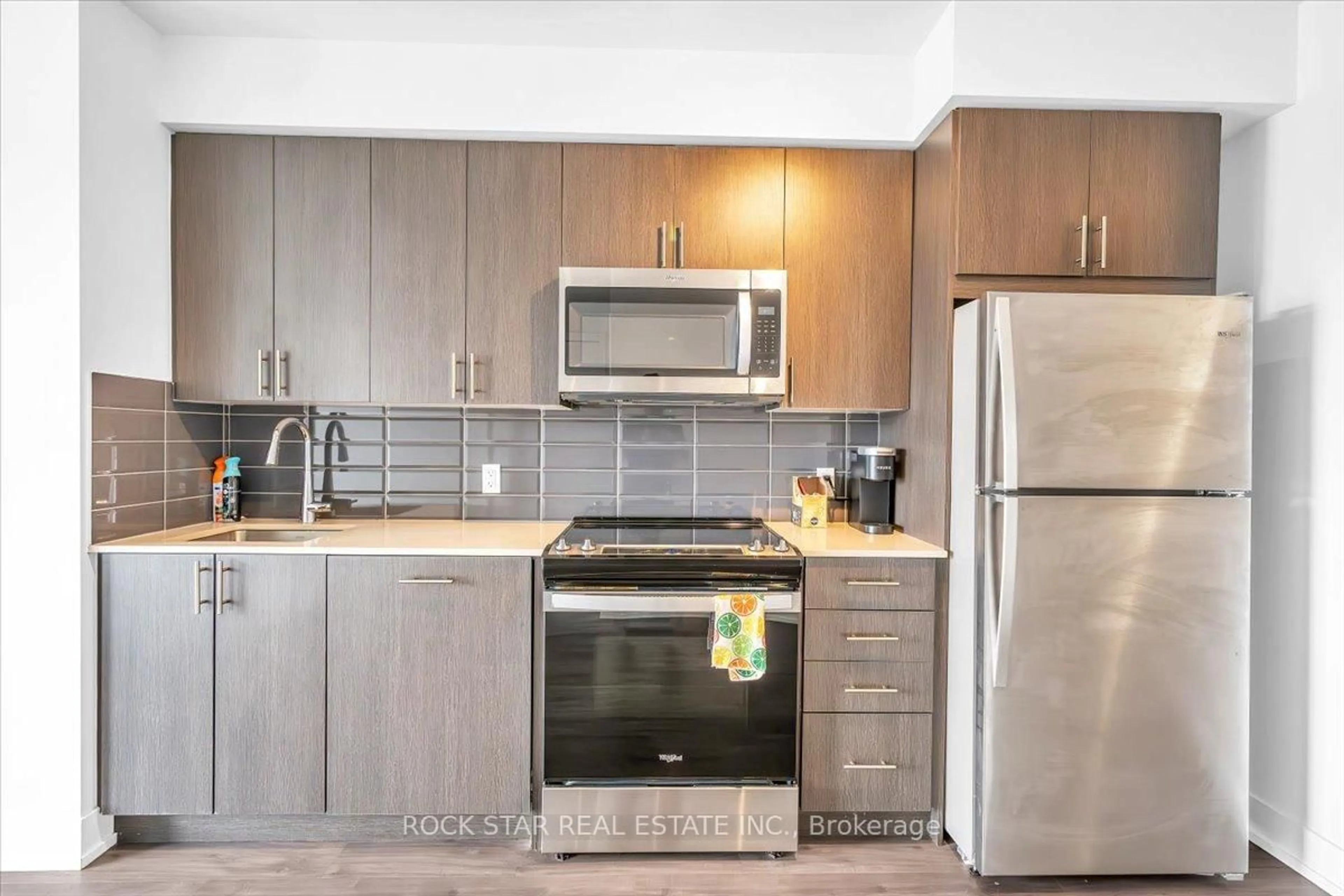 Standard kitchen, unknown for 2550 Simcoe St #204, Oshawa Ontario L1L 0R5
