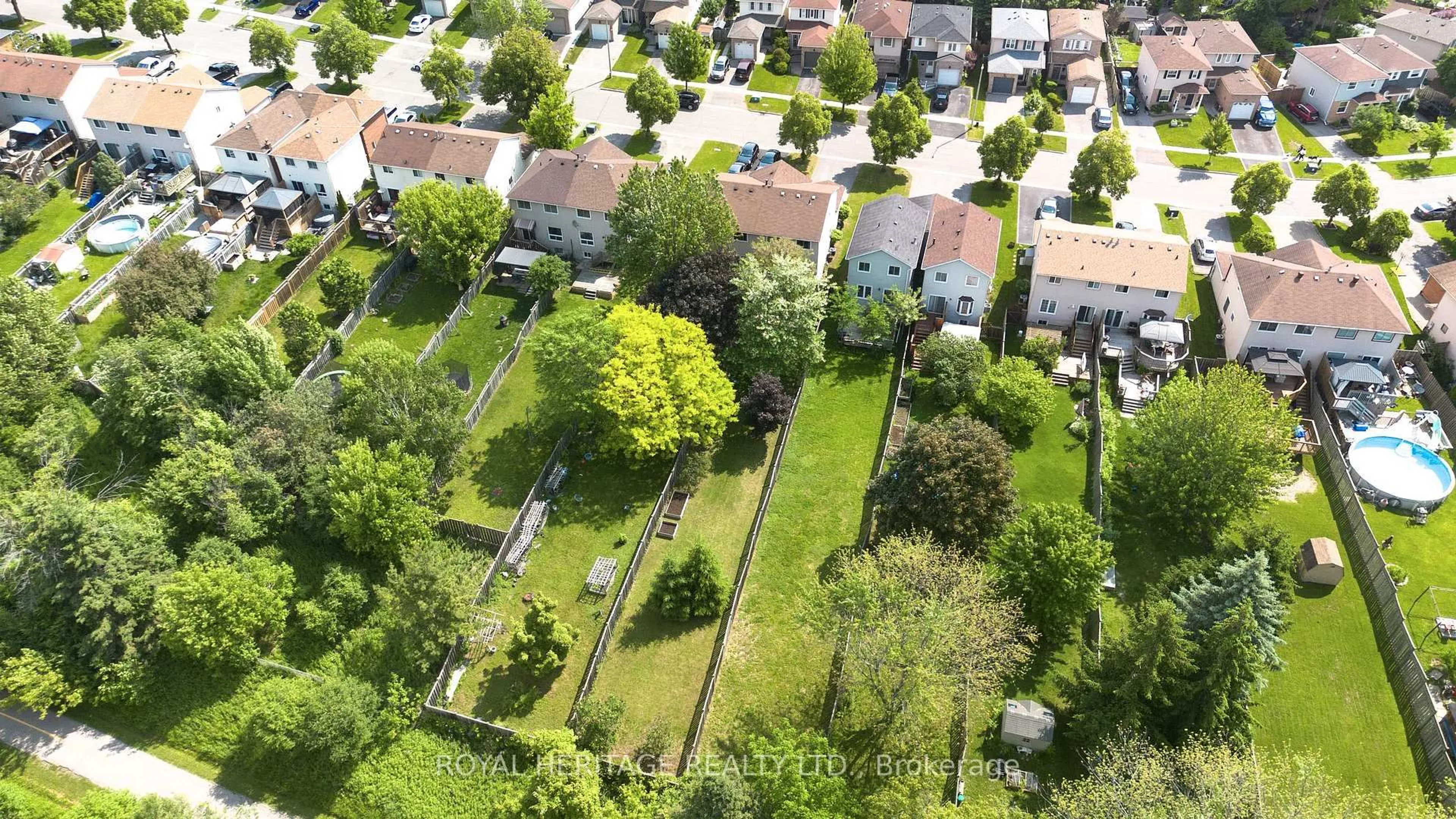 A pic from outside/outdoor area/front of a property/back of a property/a pic from drone, street for 591 Cobblehill Dr, Oshawa Ontario L1K 1Y6