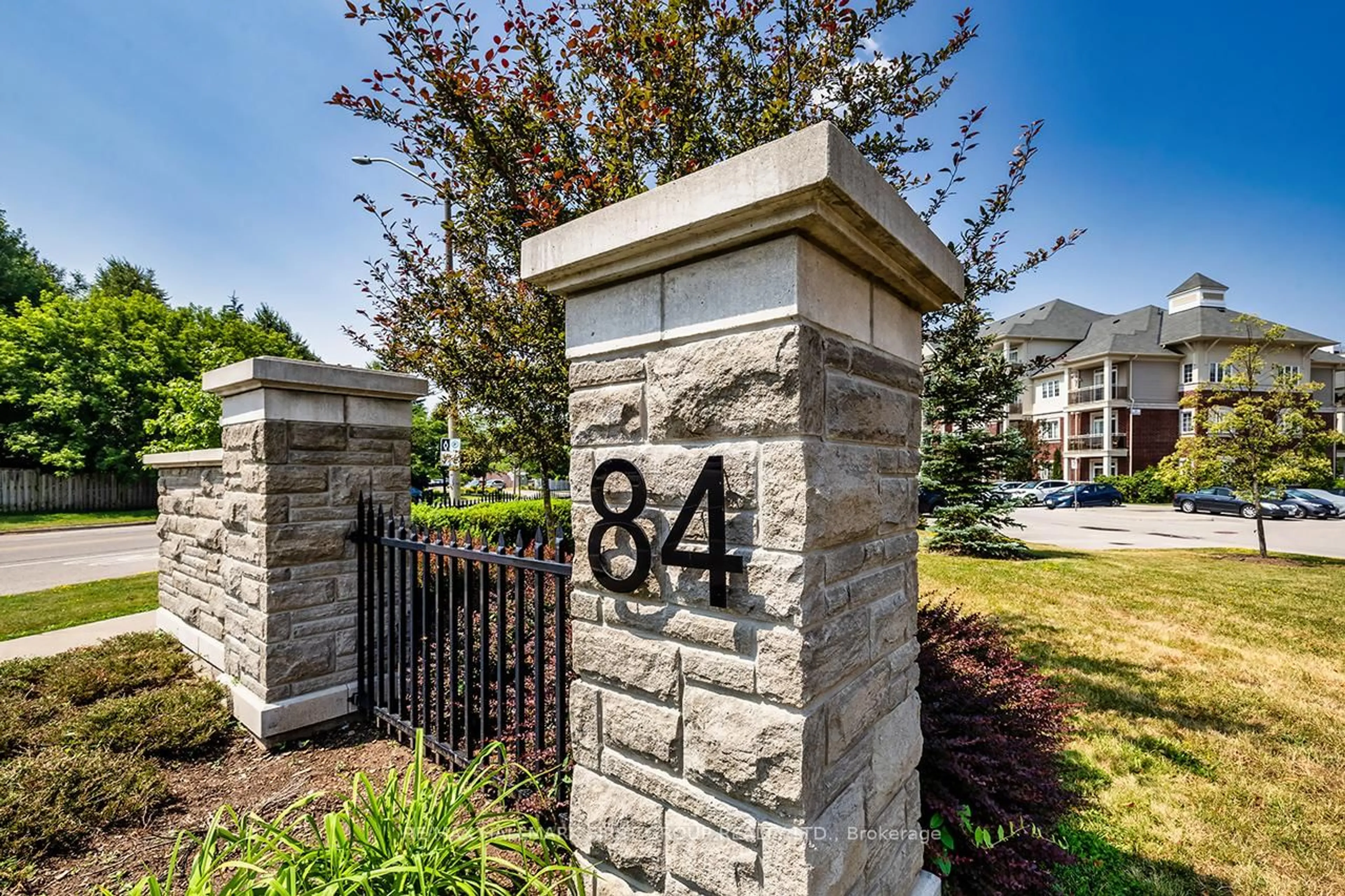 Indoor entryway for 84 Aspen Springs Dr #327, Clarington Ontario L1C 0V3