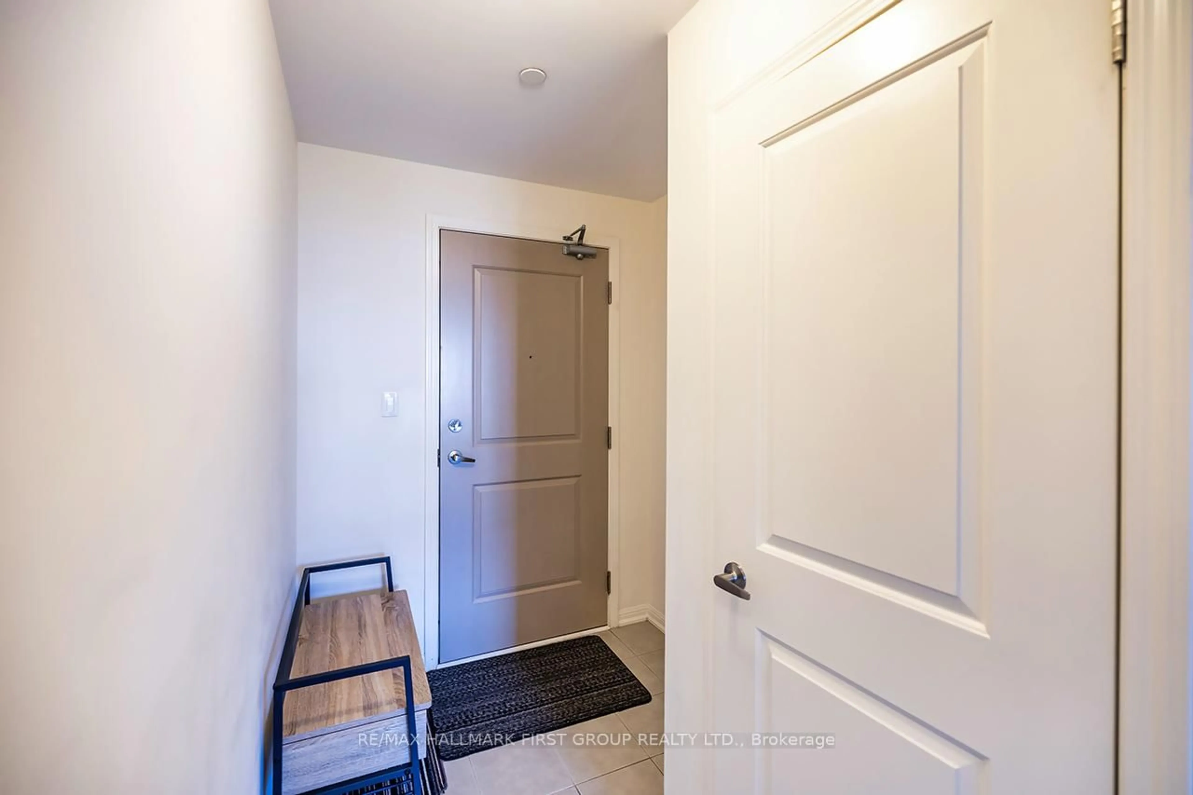 Indoor entryway for 84 Aspen Springs Dr #327, Clarington Ontario L1C 0V3